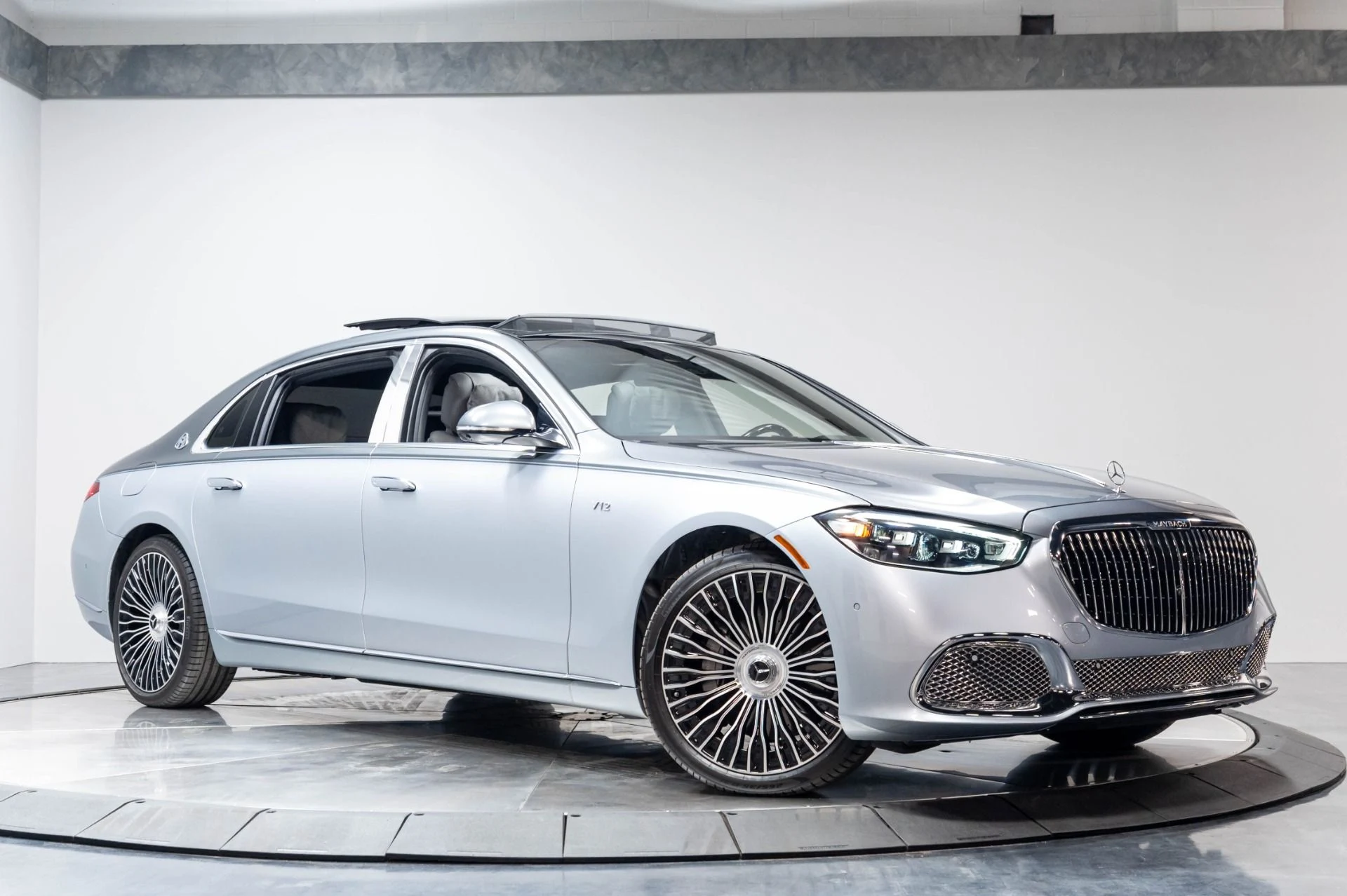 mph055_1880512137_Used_2024_Mercedes_Benz_S_Class_Maybach_S_680_4_MATIC_1777501614_d4e31f2dc6