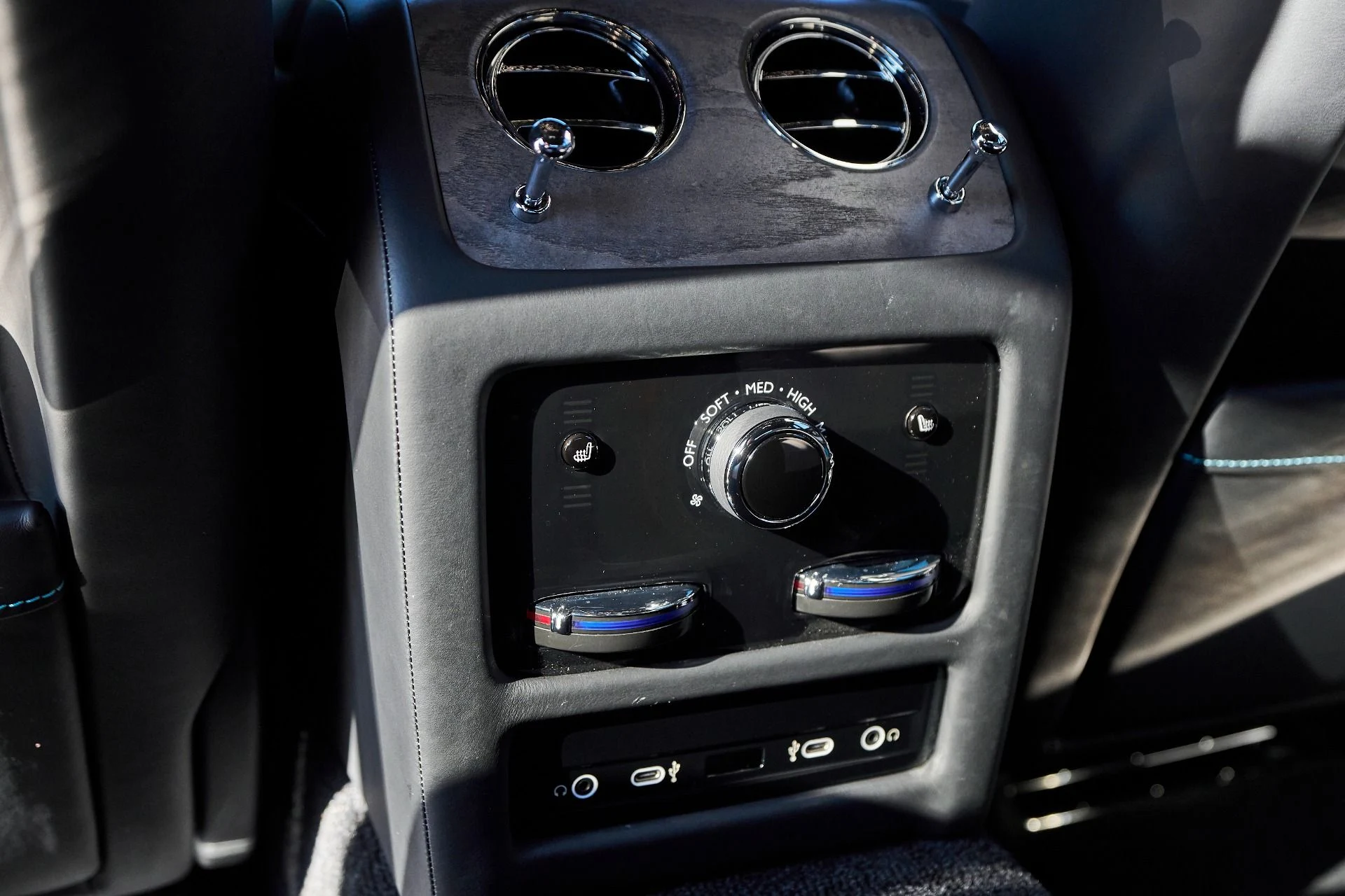 mph055_1894902074_Used_2025_Rolls_Royce_Ghost_Base_1765592252_433154e766