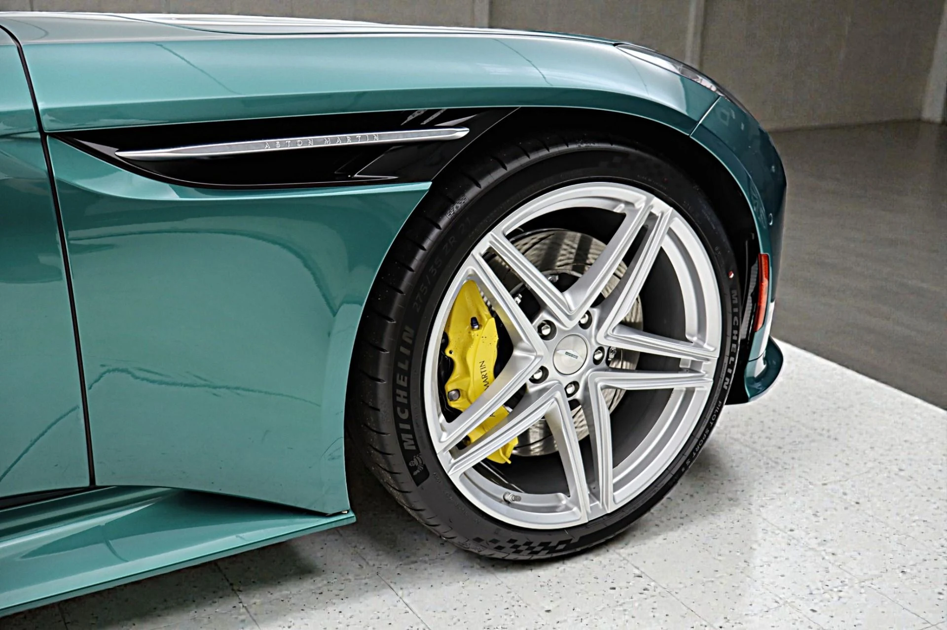 mph055_1956646823_New_2026_Aston_Martin_DB_12_Volante_a791a4eeb9