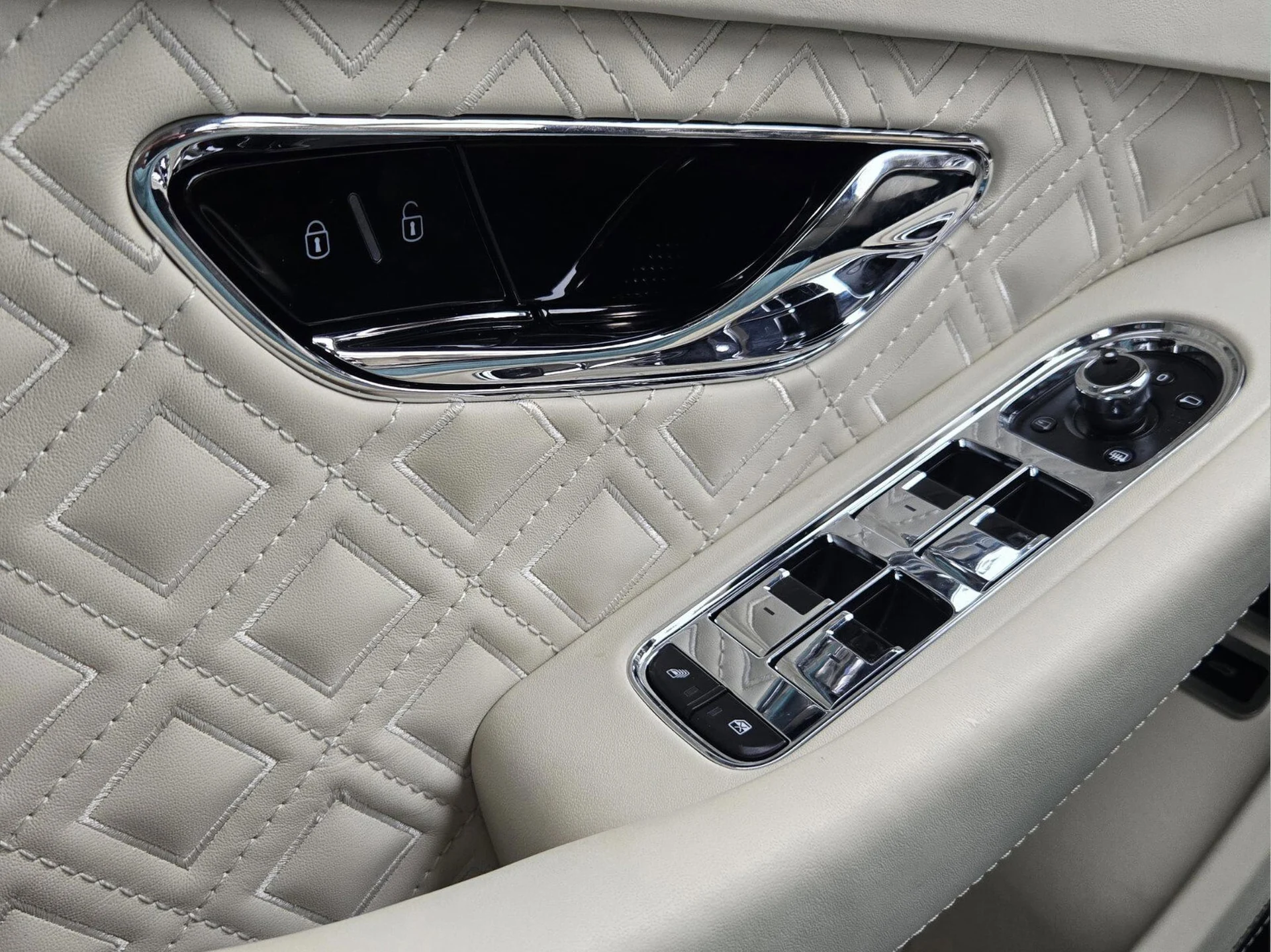 mph055_1967906150_9e66a520817a404a89844d5b23b0b5ccx_371acb02a5