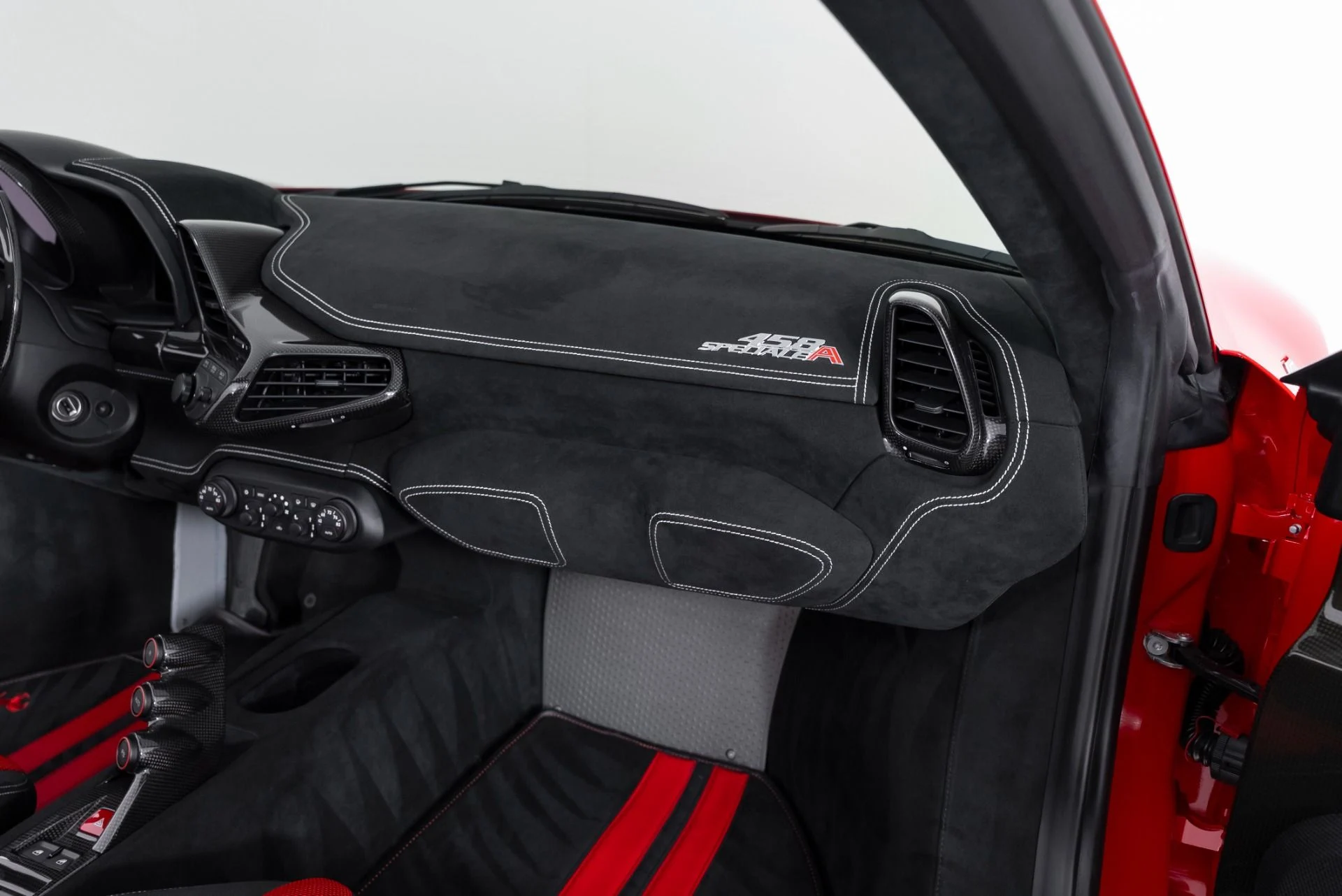 mph055_1970468980_Used_2015_Ferrari_458_Speciale_Aperta_1760122881_4b68f442e5