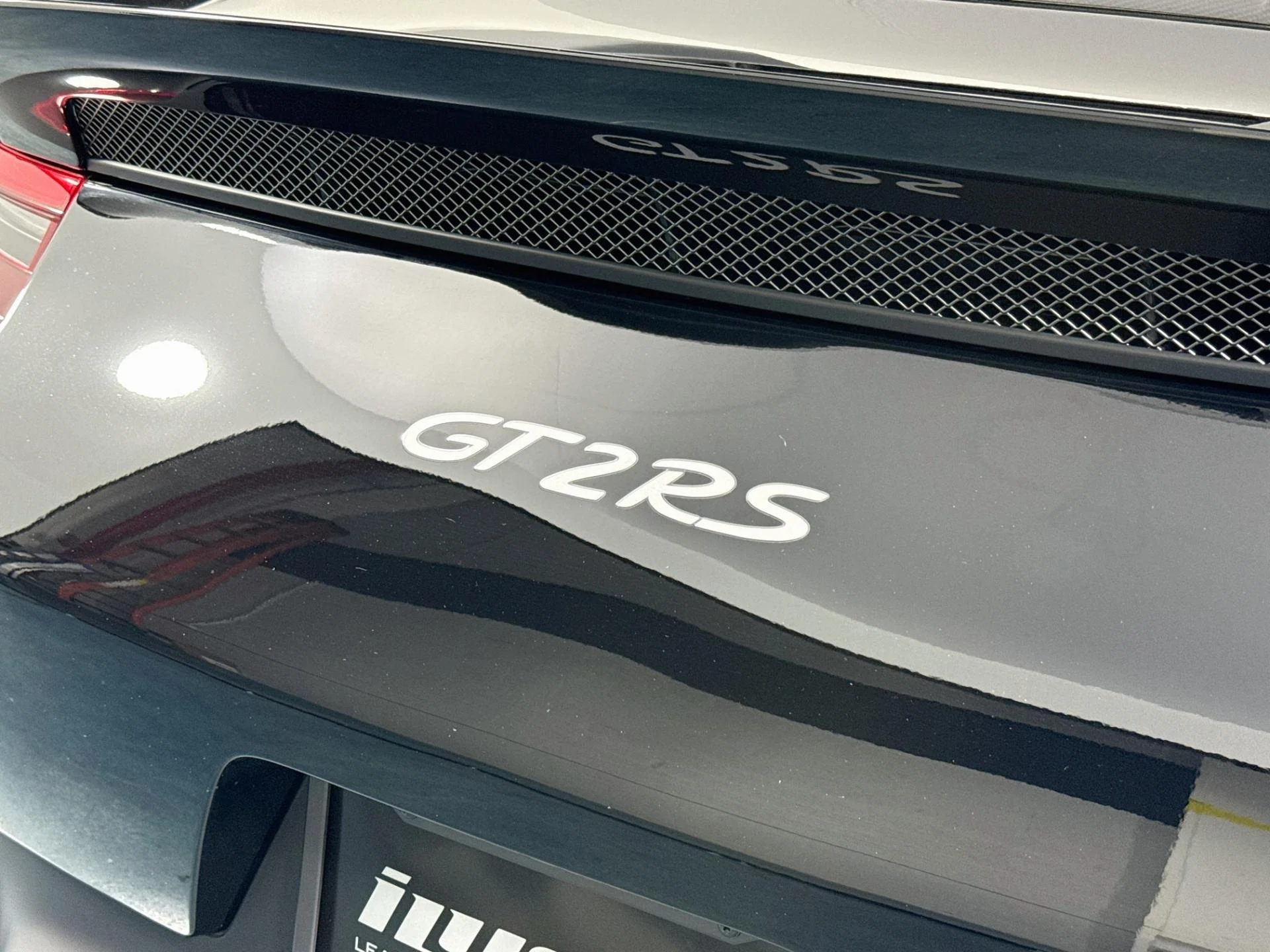 mph055_1976927079_Used_2018_Porsche_911_GT_2_RS_1785886185_4ac3706975