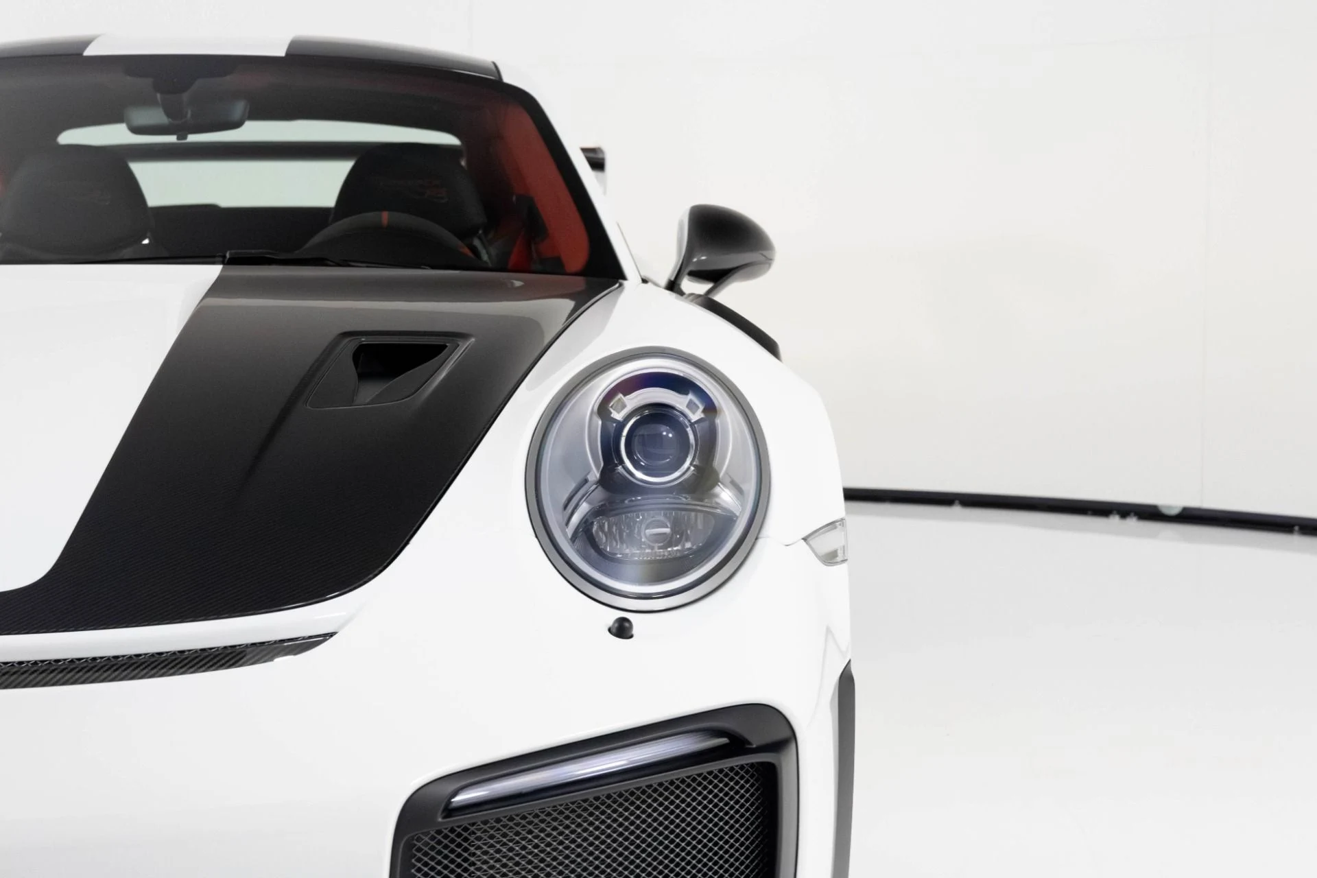 mph055_1978798245_Used_2018_Porsche_911_GT_2_RS_1763508422_ee7c115507