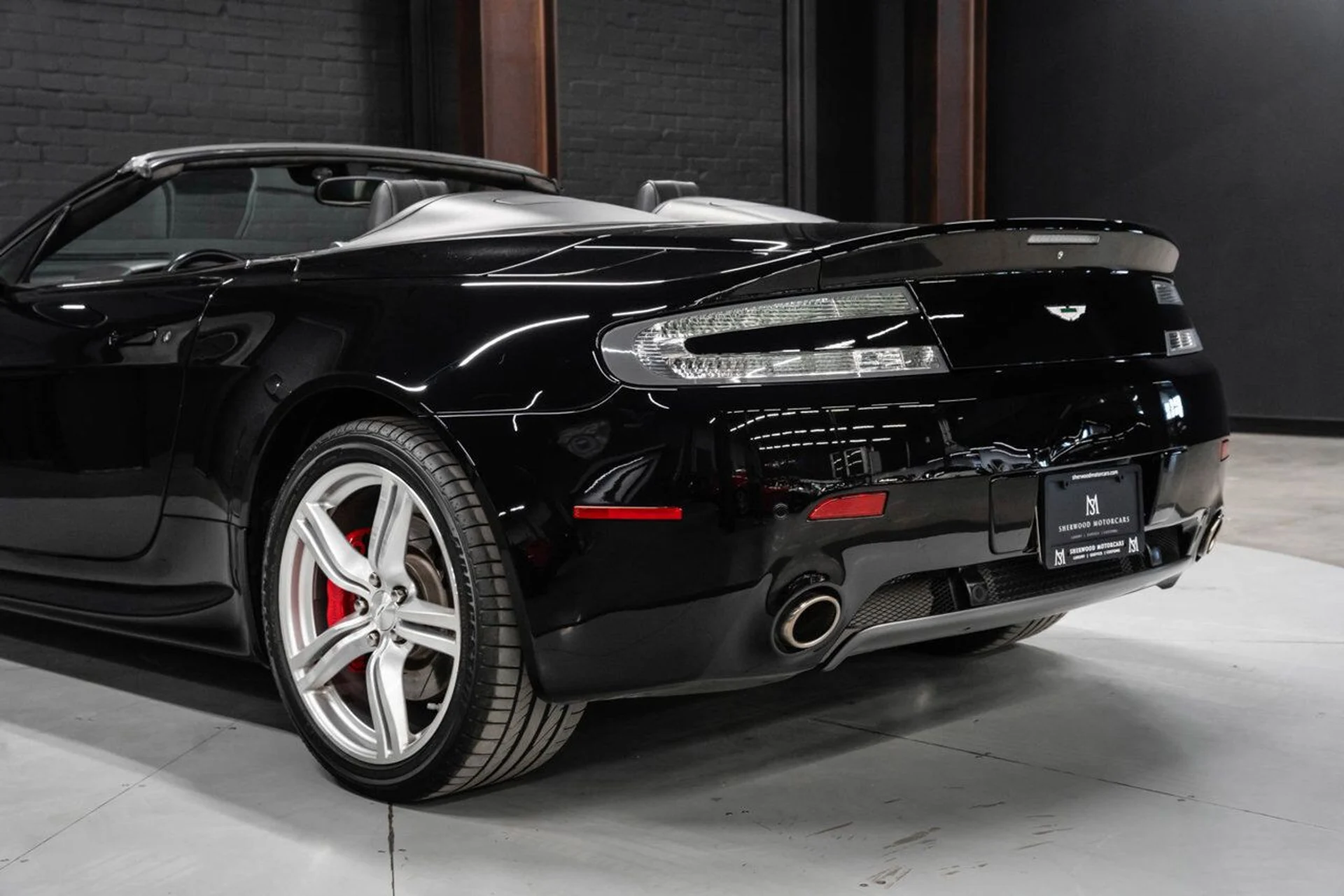 mph055_1980208040_aston_martin_vantage_2008_30741f6067