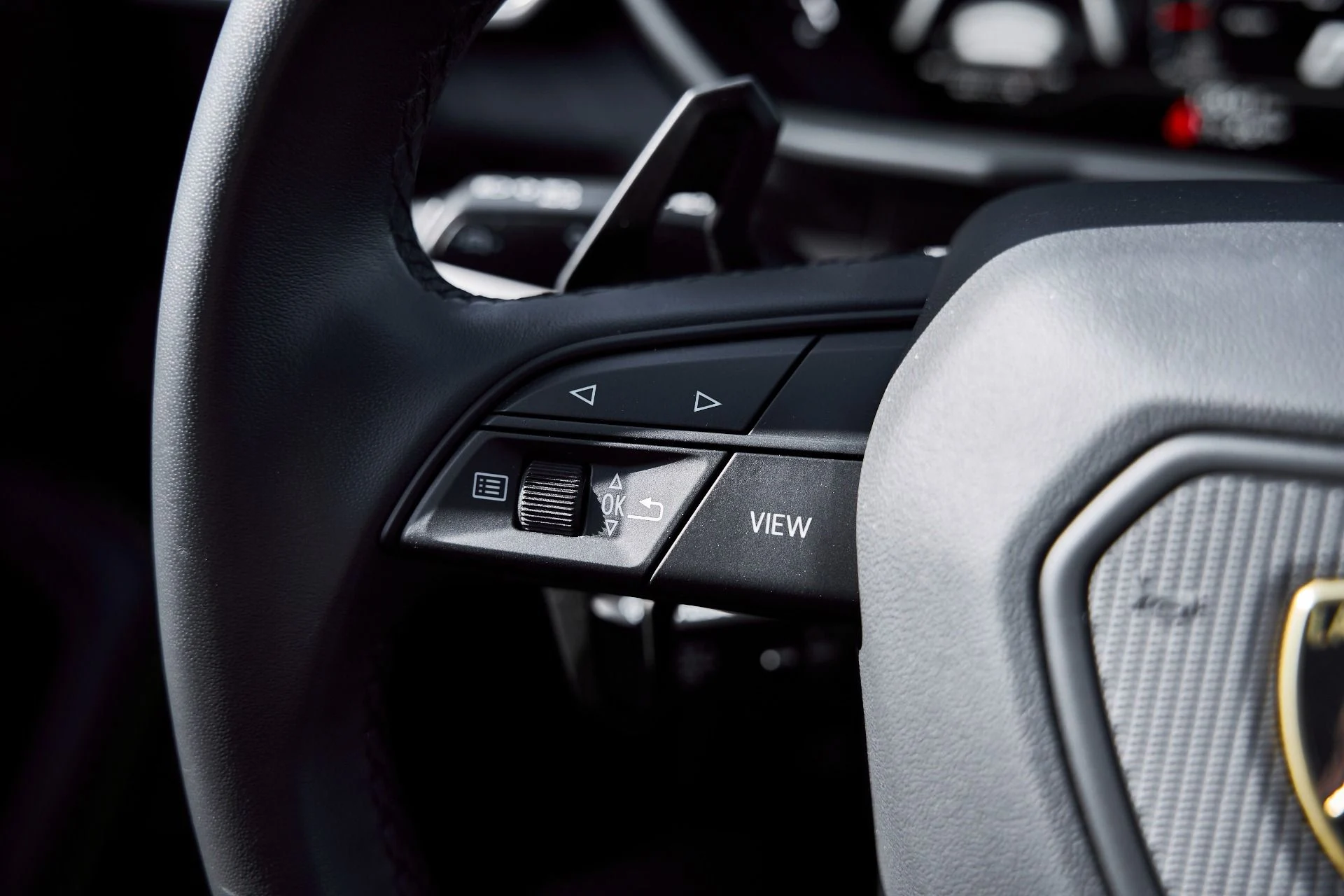 mph055_1982766692_Used_2024_Lamborghini_Urus_S_1770085919_442c0489d5