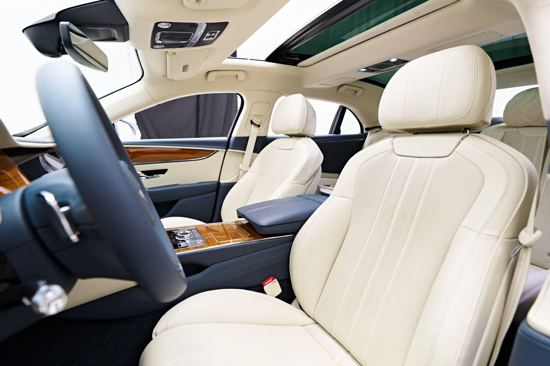 mph055_2026296724_Used_2023_Bentley_Flying_Spur_Hybrid_1749520600_4fed58ae57