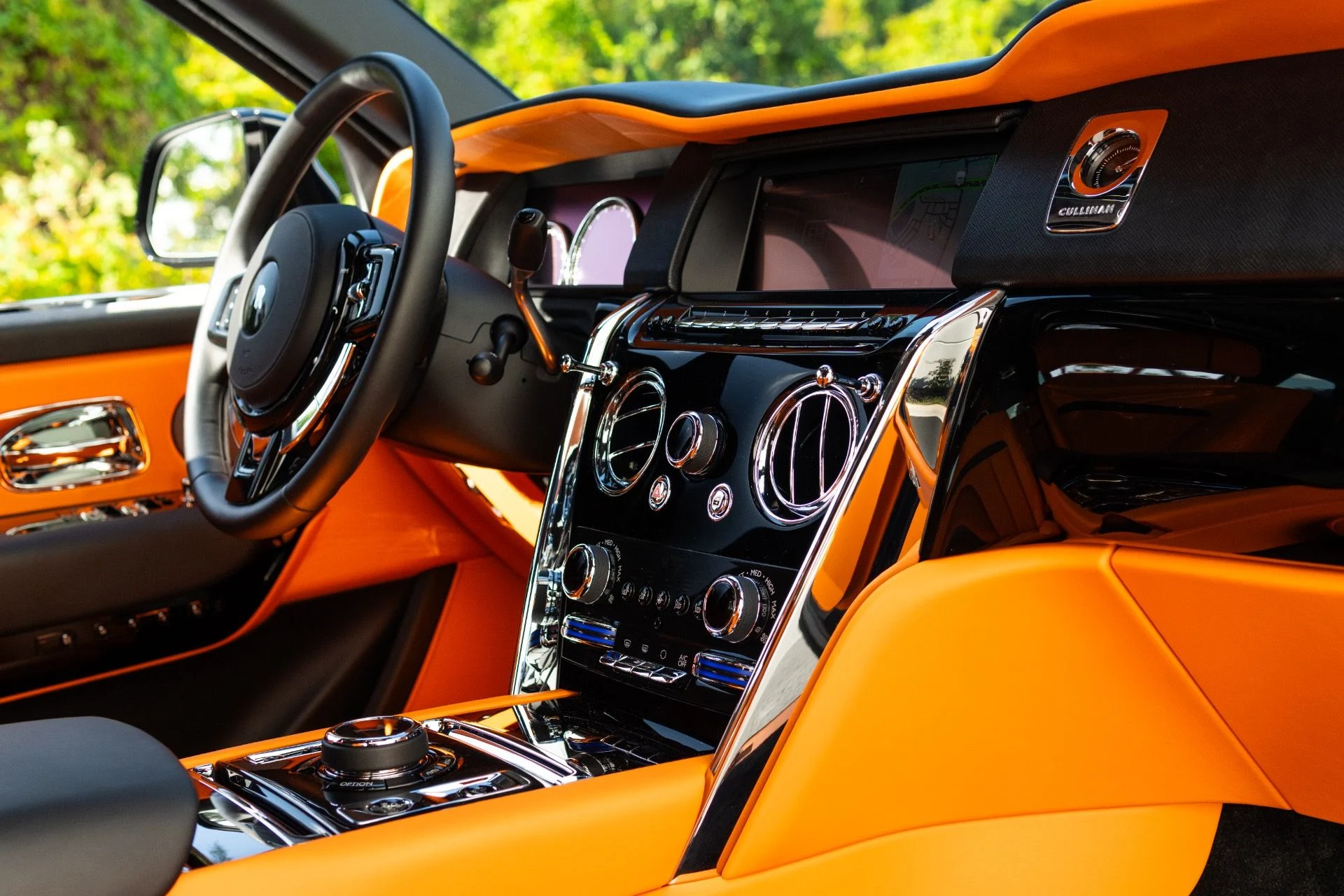 mph055_2049823633_Used_2019_Rolls_Royce_Cullinan_1769627245_f30a04acc2