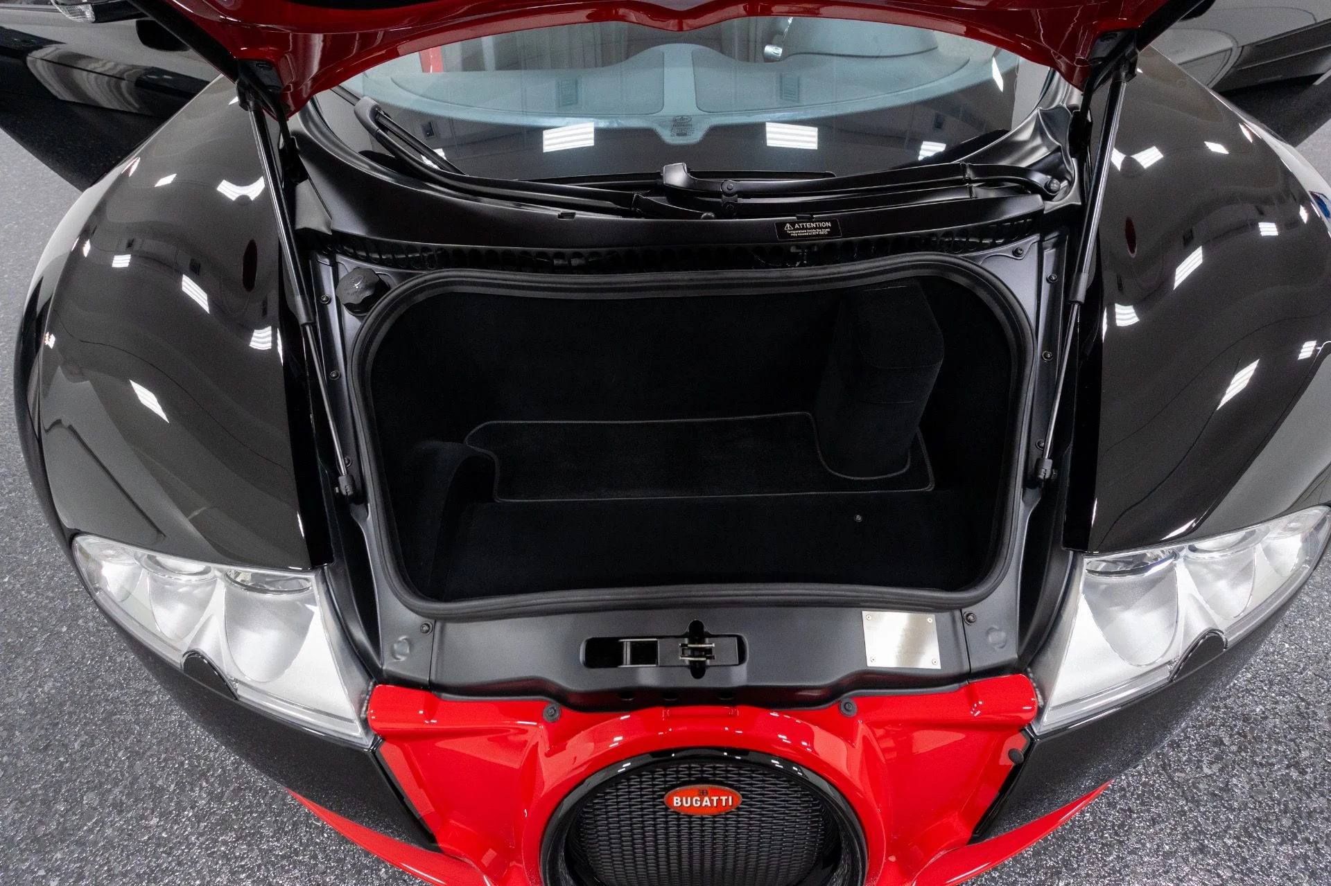 mph055_2110612650_Used_2008_Bugatti_Veyron_164_1769463944_1ed8dc2187