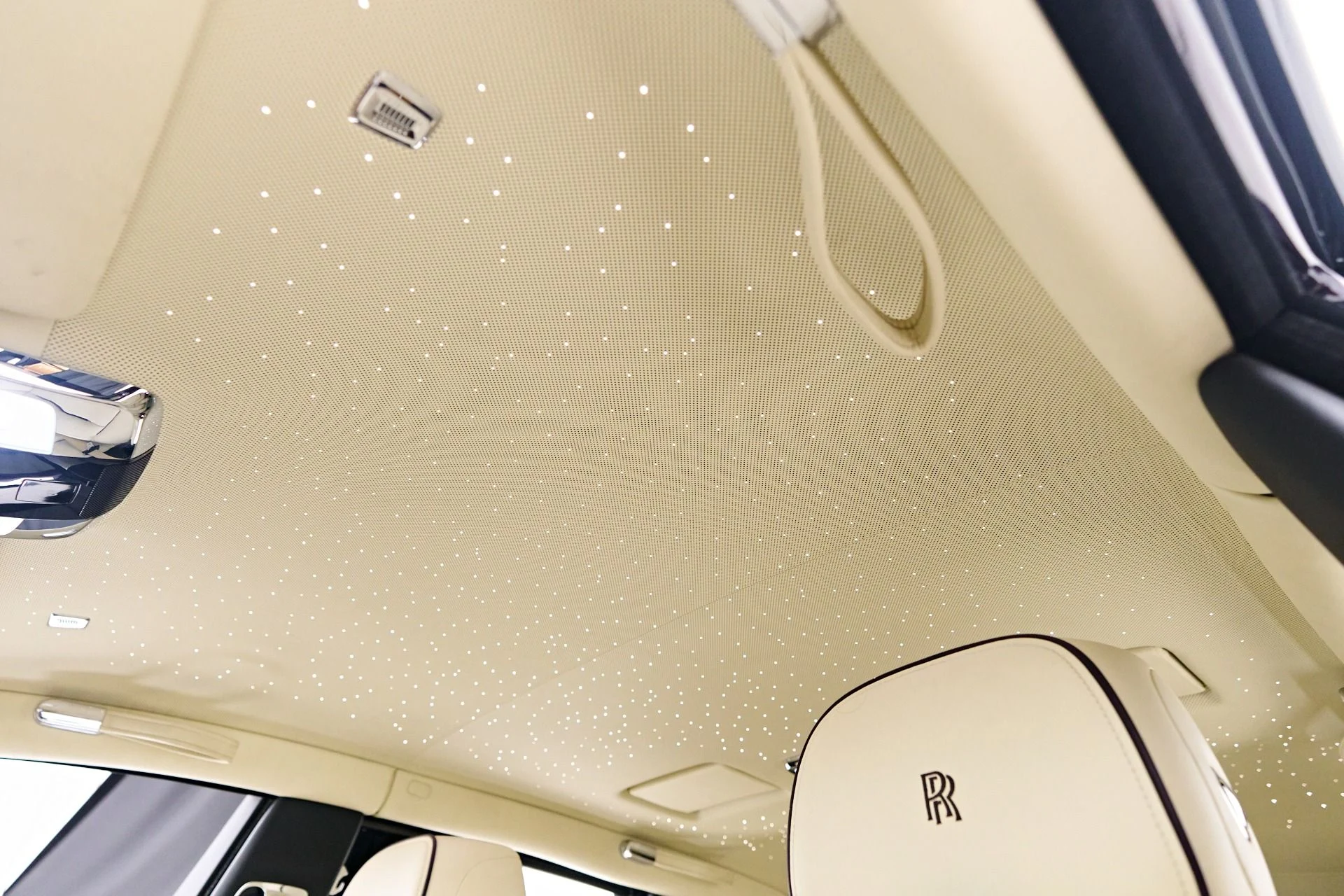 mph055_2112632042_Used_2019_Rolls_Royce_Phantom_Base_1747772635_da9c2d7e0e