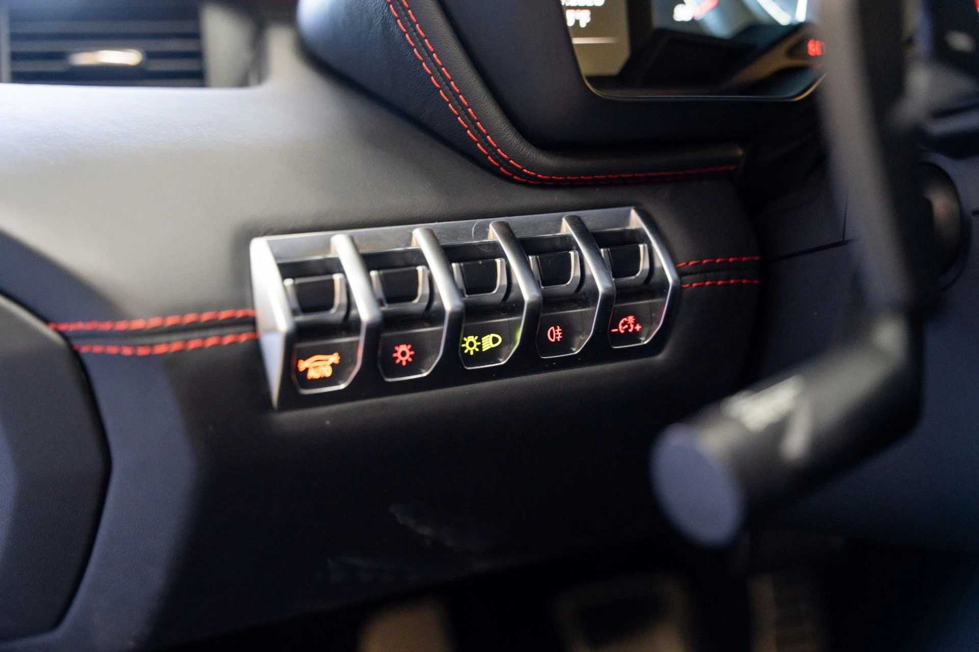 mph055_2112764602_Used_2018_Lamborghini_Aventador_LP_740_4_S_1792436167_f48f16af49
