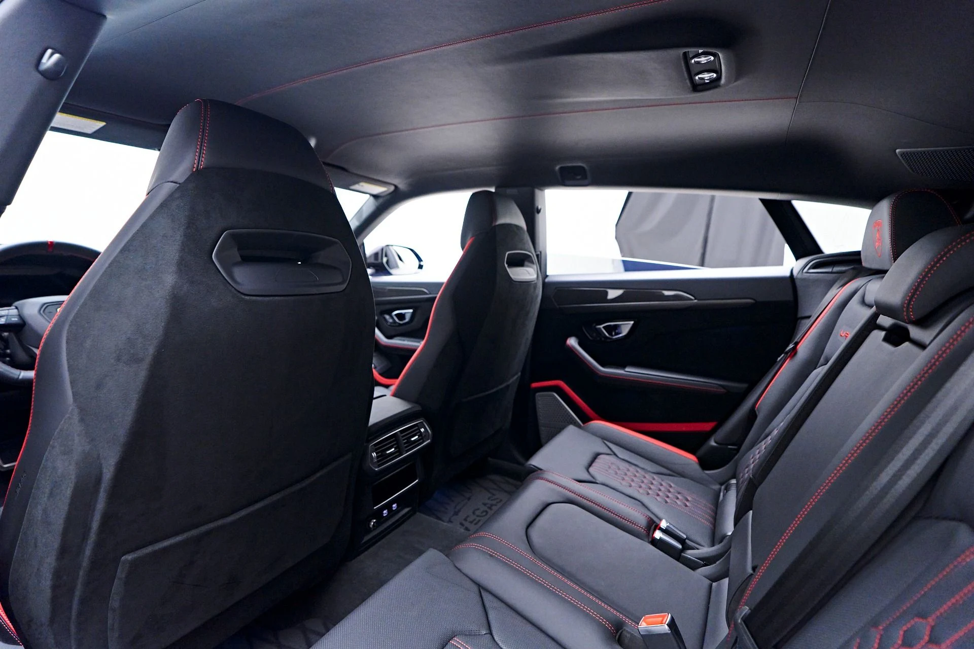 mph055_2231310679_Used_2024_Lamborghini_Urus_Performante_1751408326_c13e8597b2