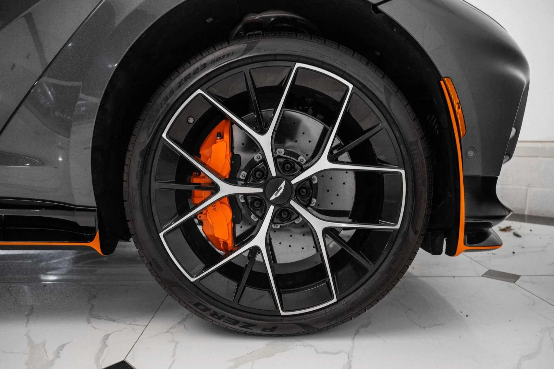 mph055_224912033_Used_2025_Aston_Martin_DBX_707_1754709382_253374aef8