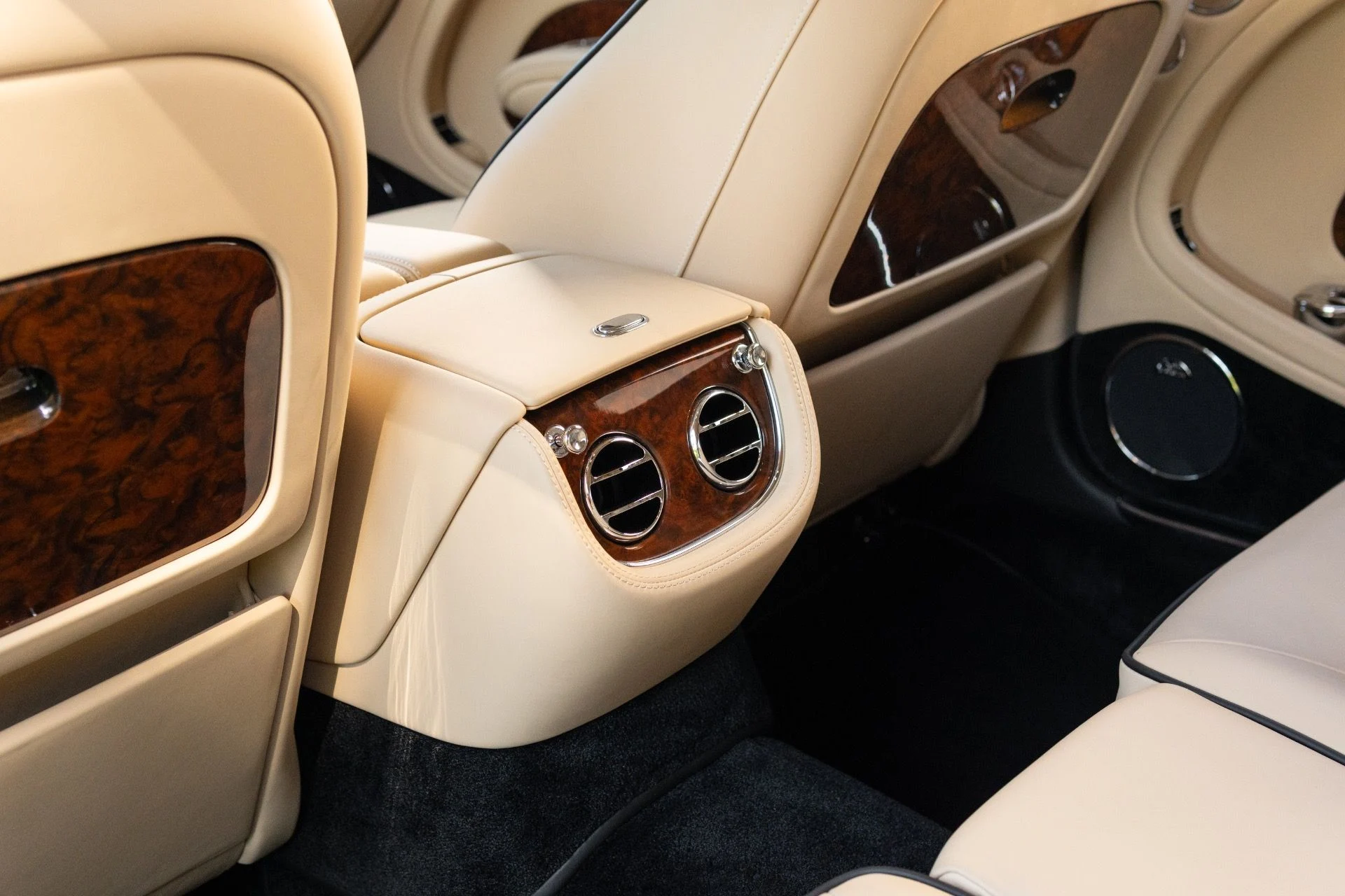 mph055_2254329816_Used_2014_Bentley_Mulsanne_1774576298_0495eac718