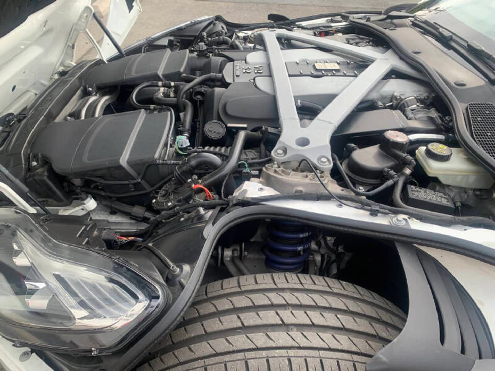 mph055_2267568469_2018_aston_martin_db11_v12_2dr_coupe_43909d0d99