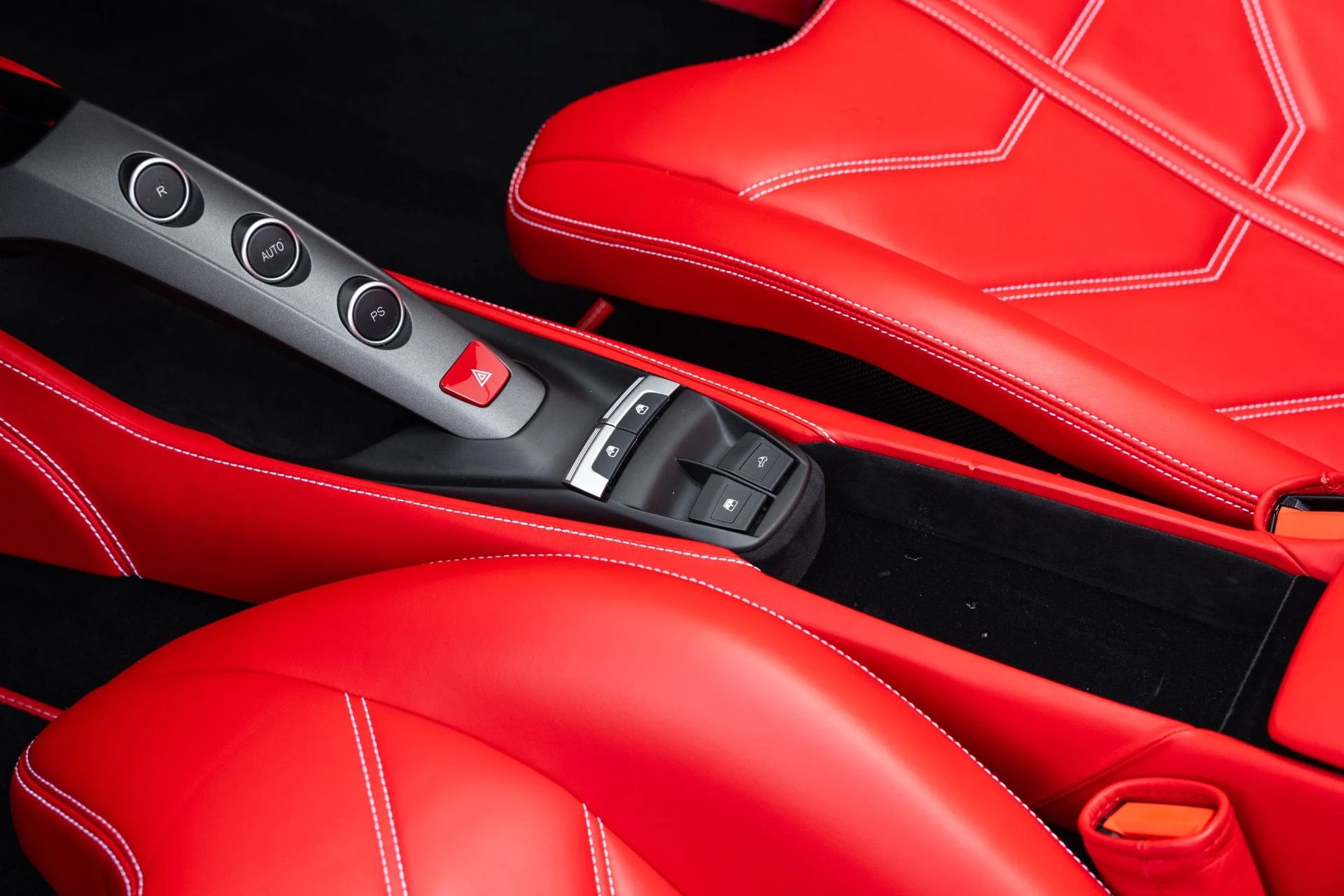 mph055_2281535059_Used_2018_Ferrari_488_Spider_1779900992_6e243b8919