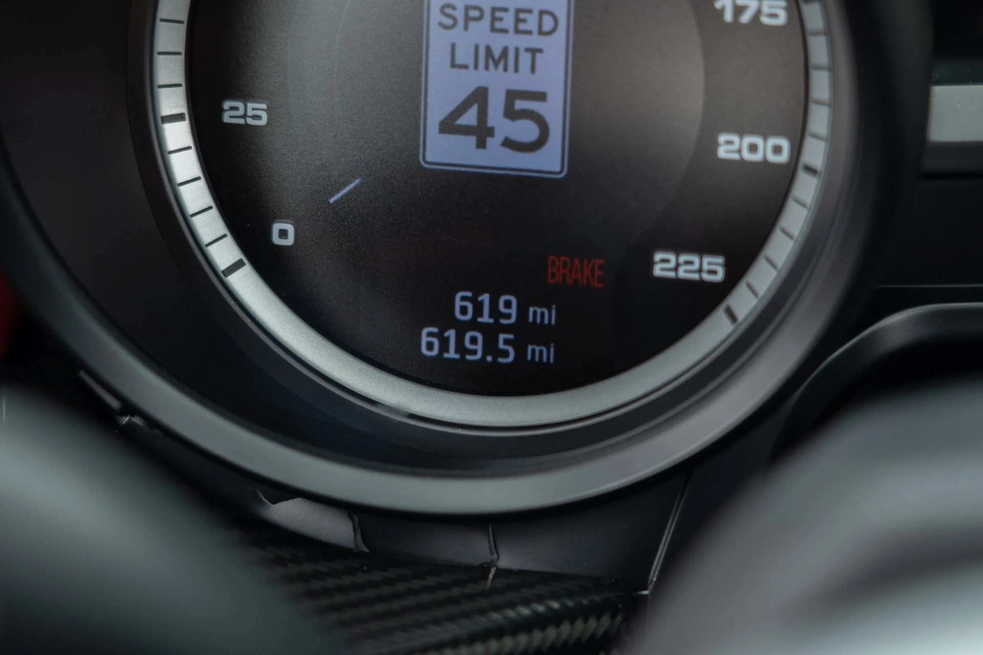 mph055_2283997446_Used_2015_Porsche_918_Spyder_1756496999_477e07a931