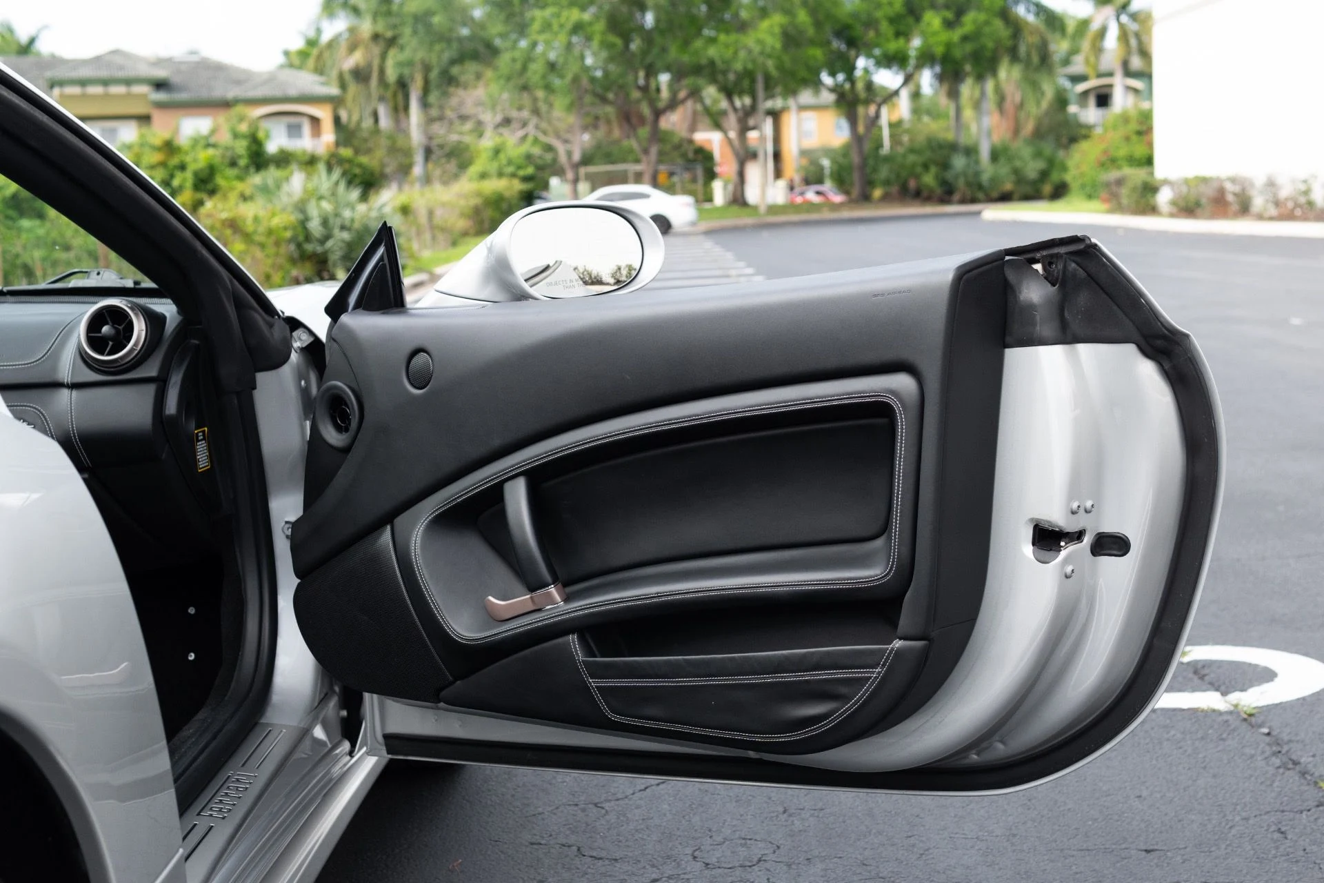 mph055_2306794199_Used_2014_Ferrari_California_1774924910_48c316e778