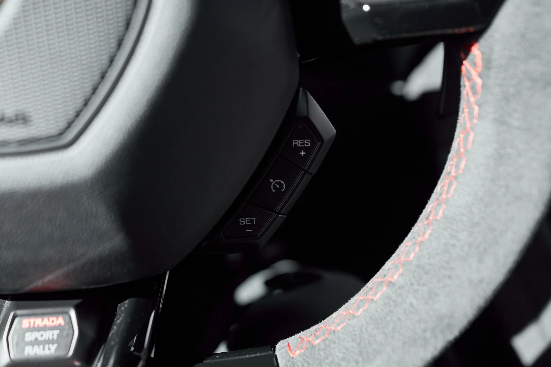 mph055_2345522589_Used_2023_Lamborghini_Huracan_Base_1764123648_df5cfba66f