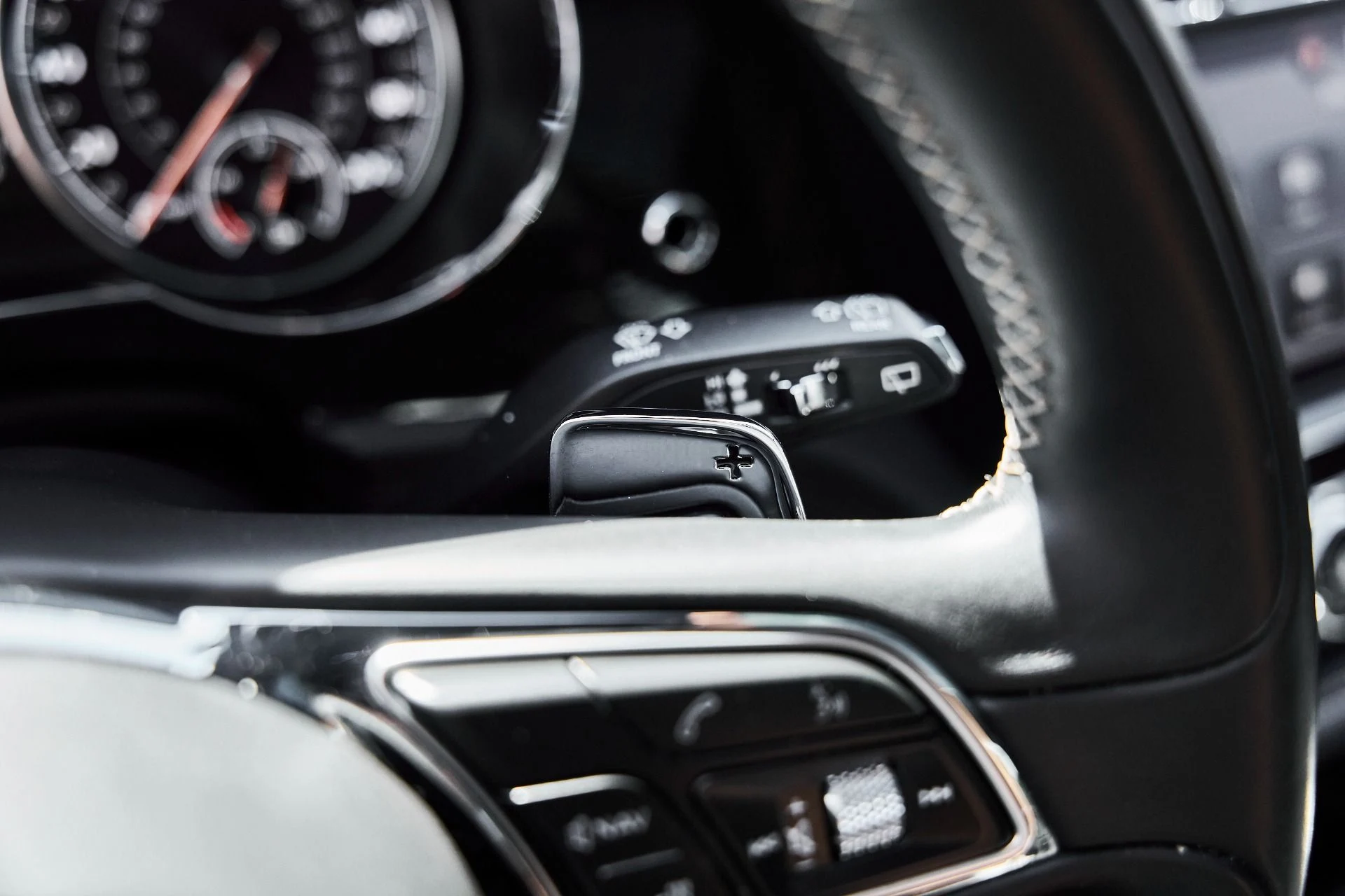 mph055_2346119378_Used_2017_Bentley_Bentayga_W12_1781373148_6f3280e25b
