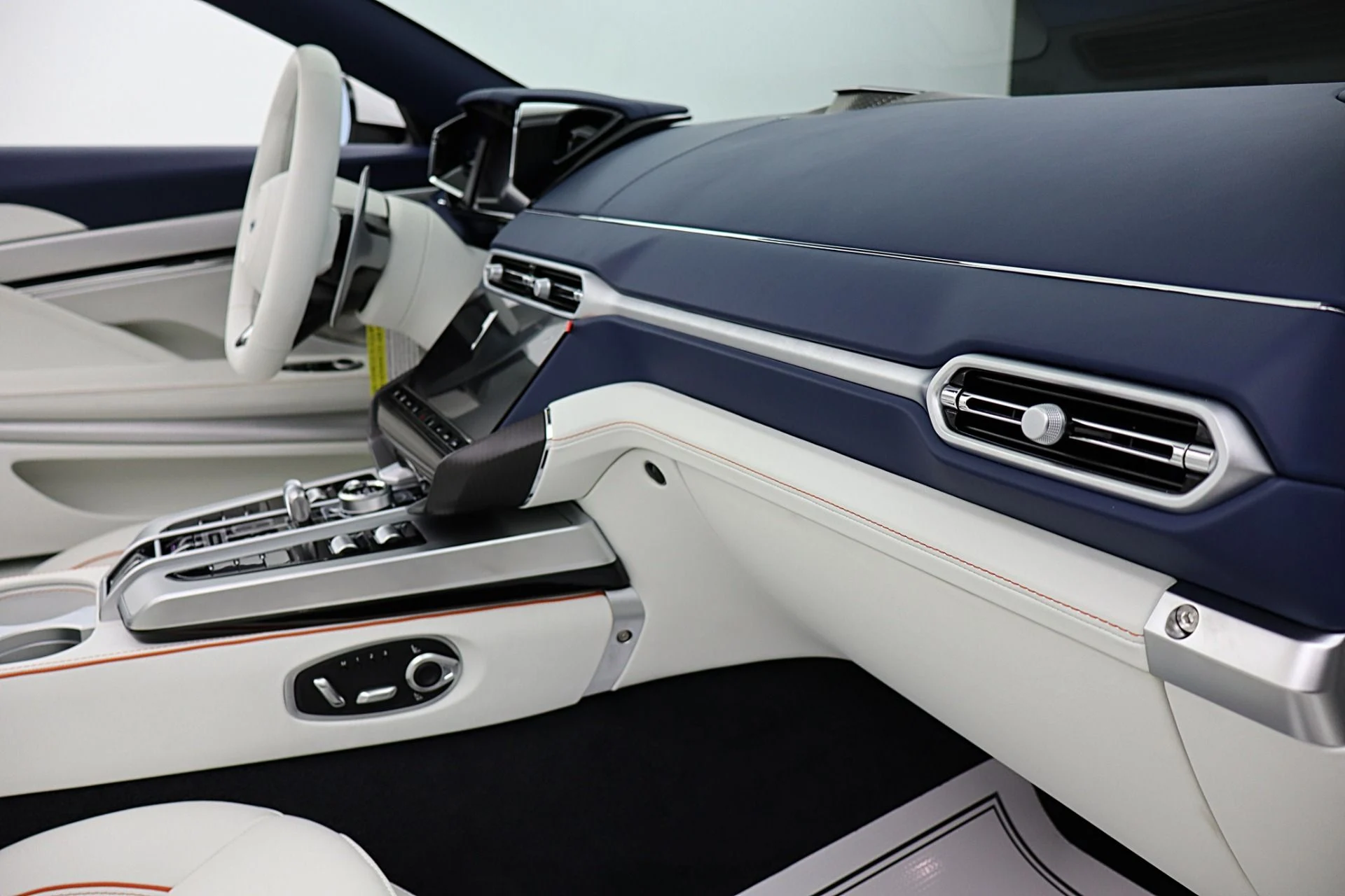 mph055_2349870344_New_2026_Aston_Martin_Vanquish_Volante_af734b9feb