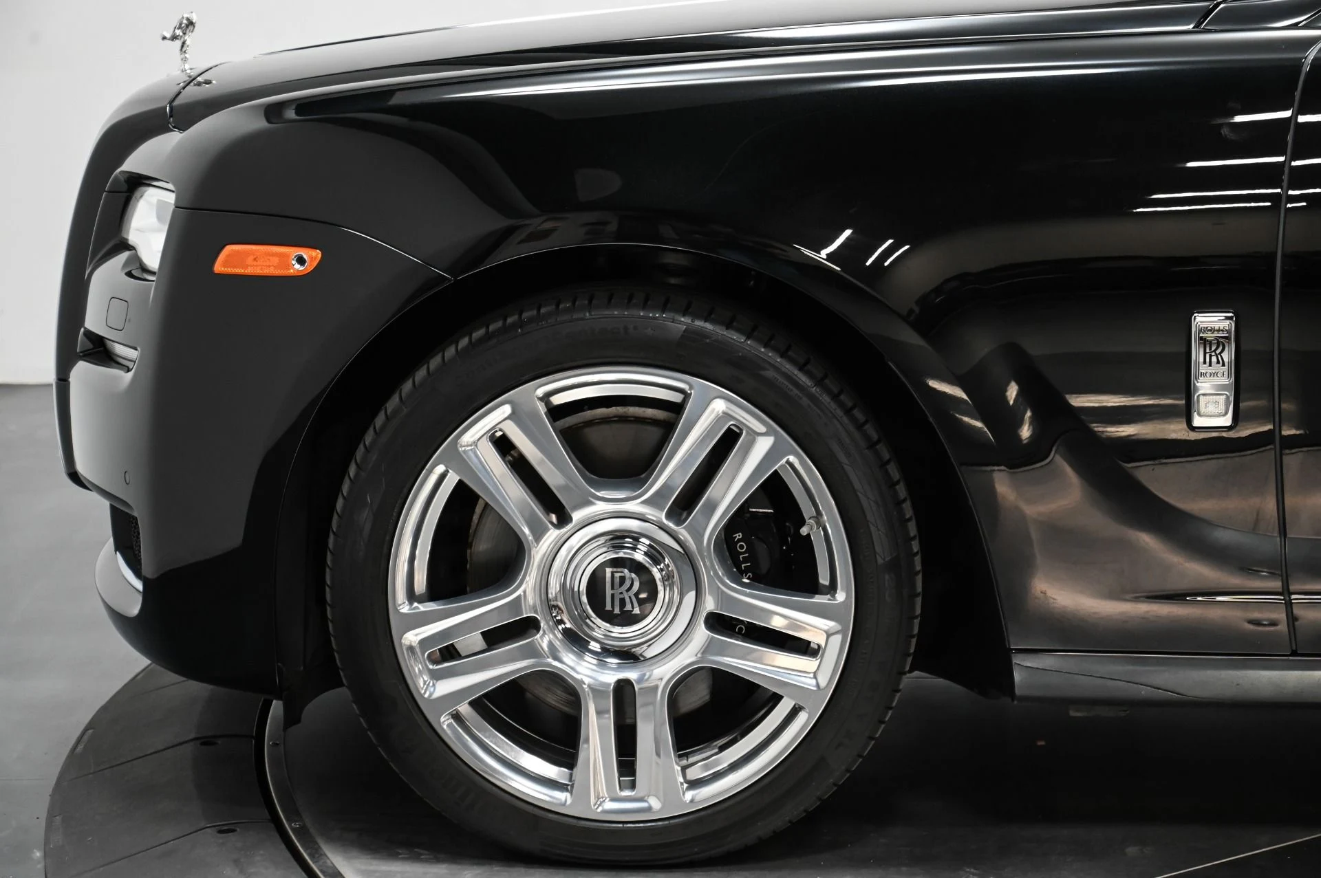 mph055_238129659_Used_2015_Rolls_Royce_Ghost_Base_1723921602_e5b740ef39