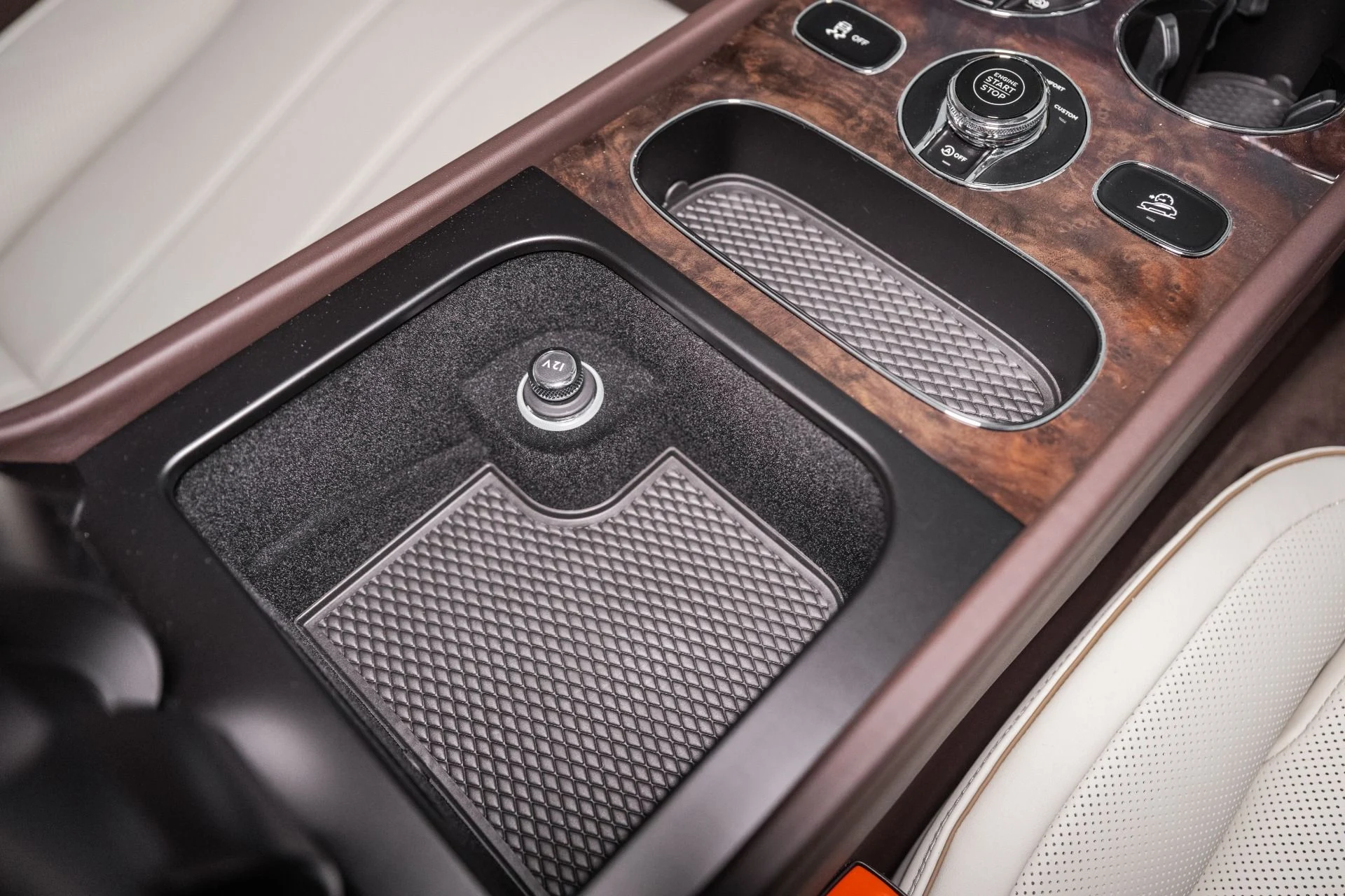 mph055_2382564878_Used_2025_Bentley_Bentayga_EWB_Mulliner_V8_1762964457_f5337b490a