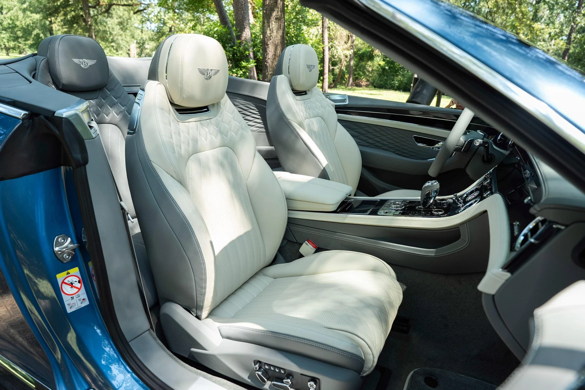 mph055_2411385012_451284868_6954bf234e73cd9f103f4e10_f8cf2f4320