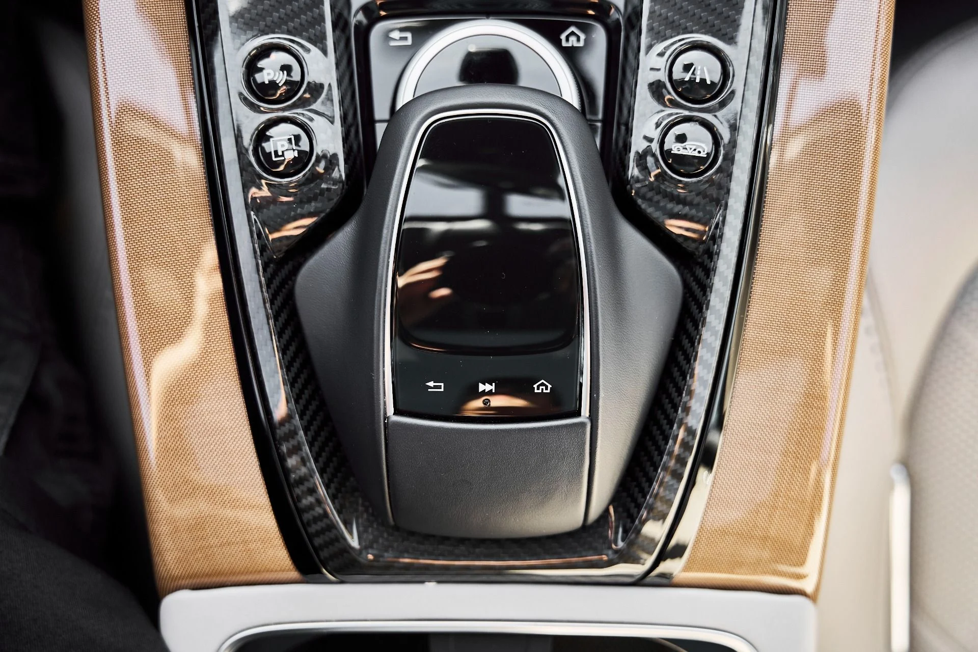 mph055_246974498_Used_2023_Aston_Martin_DBX_707_1774652476_316da5c31e