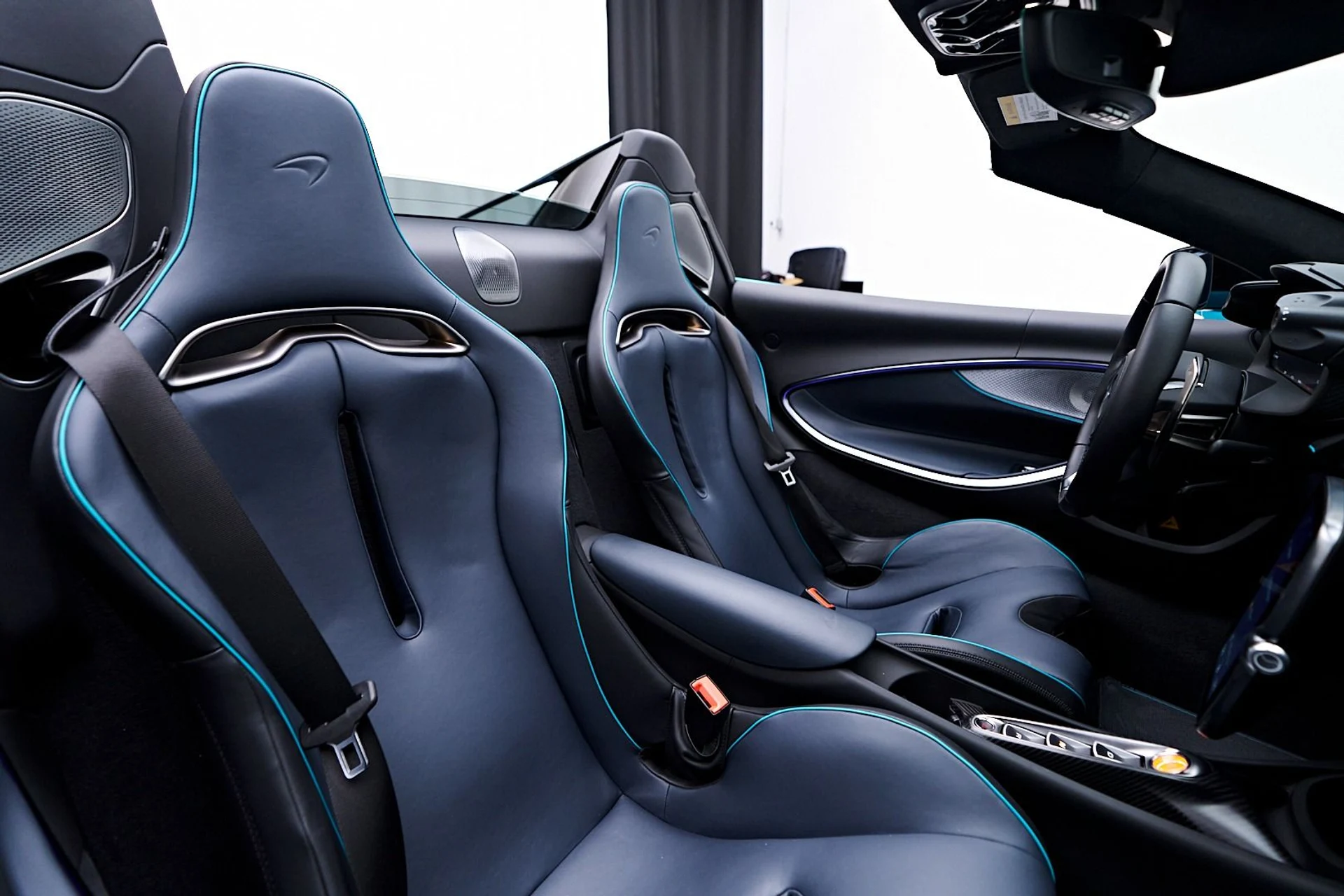 mph055_2482033770_Used_2025_Mc_Laren_Artura_Tech_Lux_1745952984_6ca323b1e9