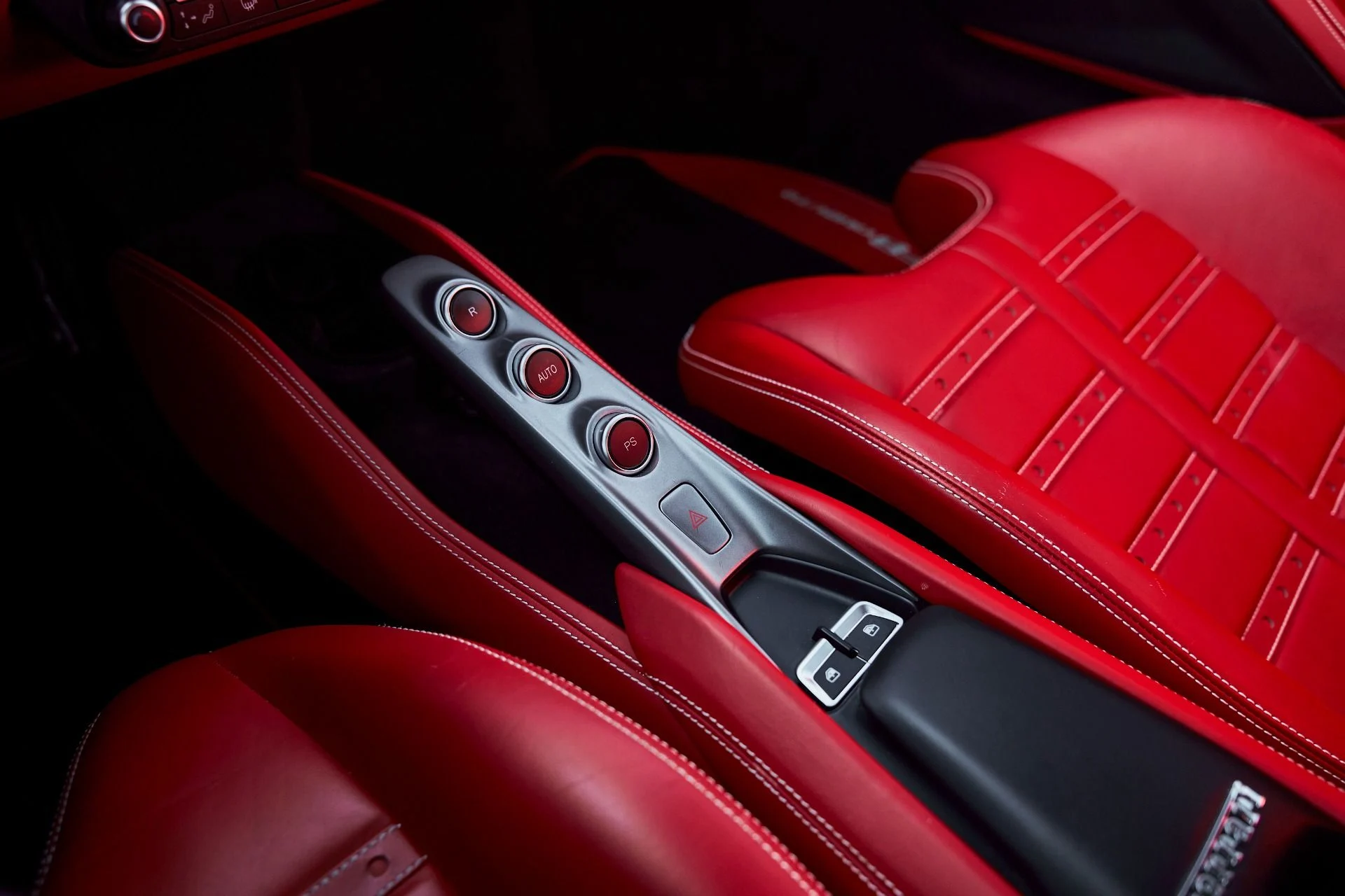 mph055_2485417003_Used_2021_Ferrari_F8_Tributo_1766025210_94fcd516a1