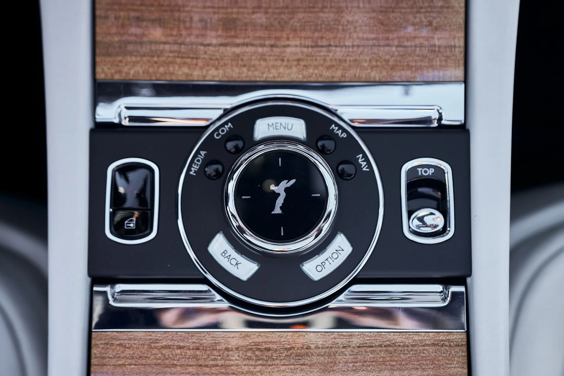 mph055_2507099237_Used_2018_Rolls_Royce_Dawn_1764124442_f67b7b764e