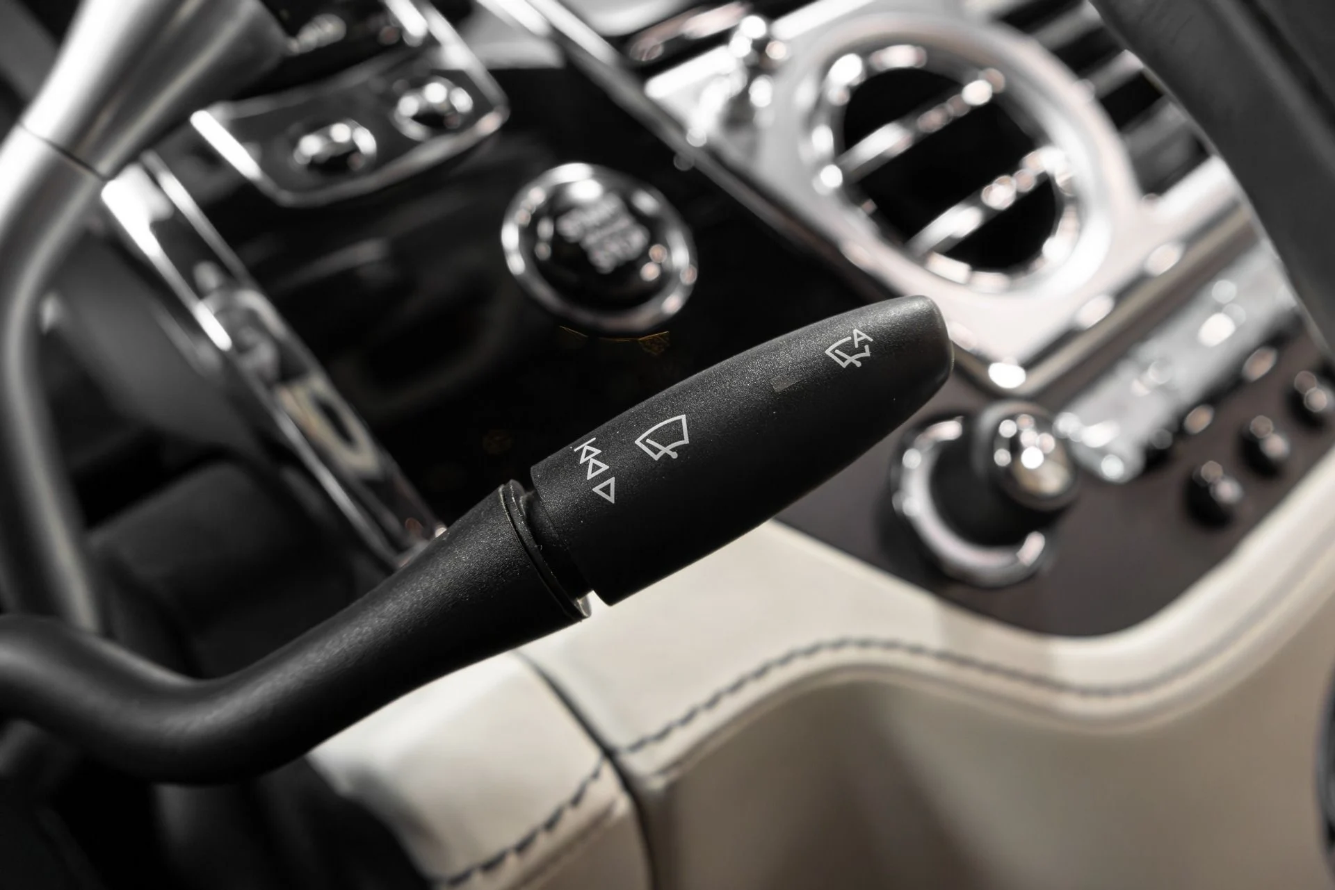 mph055_2550353671_Used_2016_Rolls_Royce_Wraith_1765322495_a7c3dae168