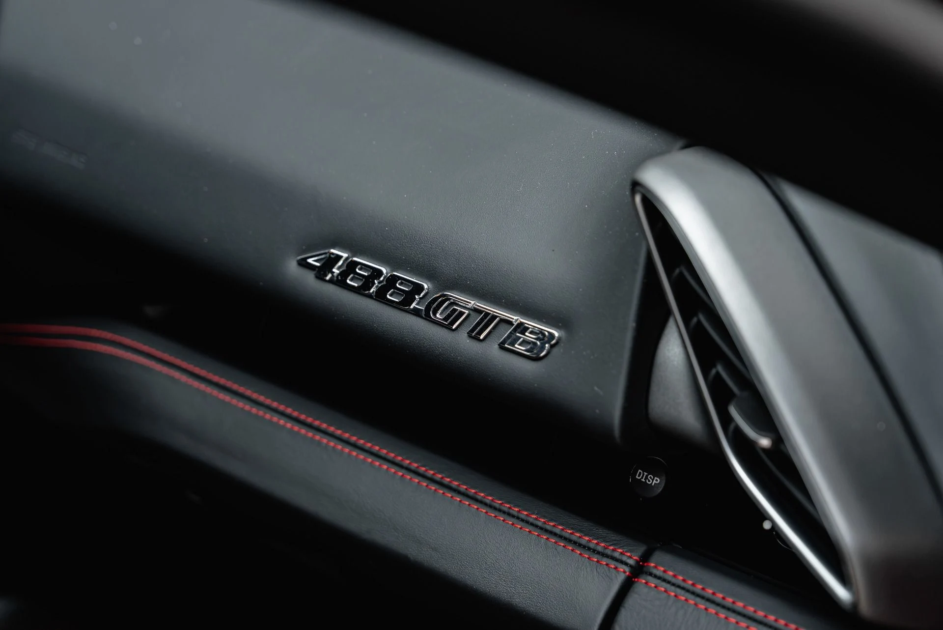 mph055_2567421192_Used_2018_Ferrari_488_GTB_1784764984_adf9cc8985