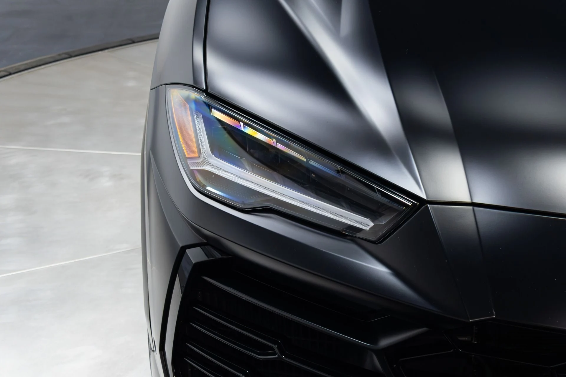 mph055_2569330836_Used_2022_Lamborghini_Urus_Graphite_Capsule_1775757245_df9bb00583