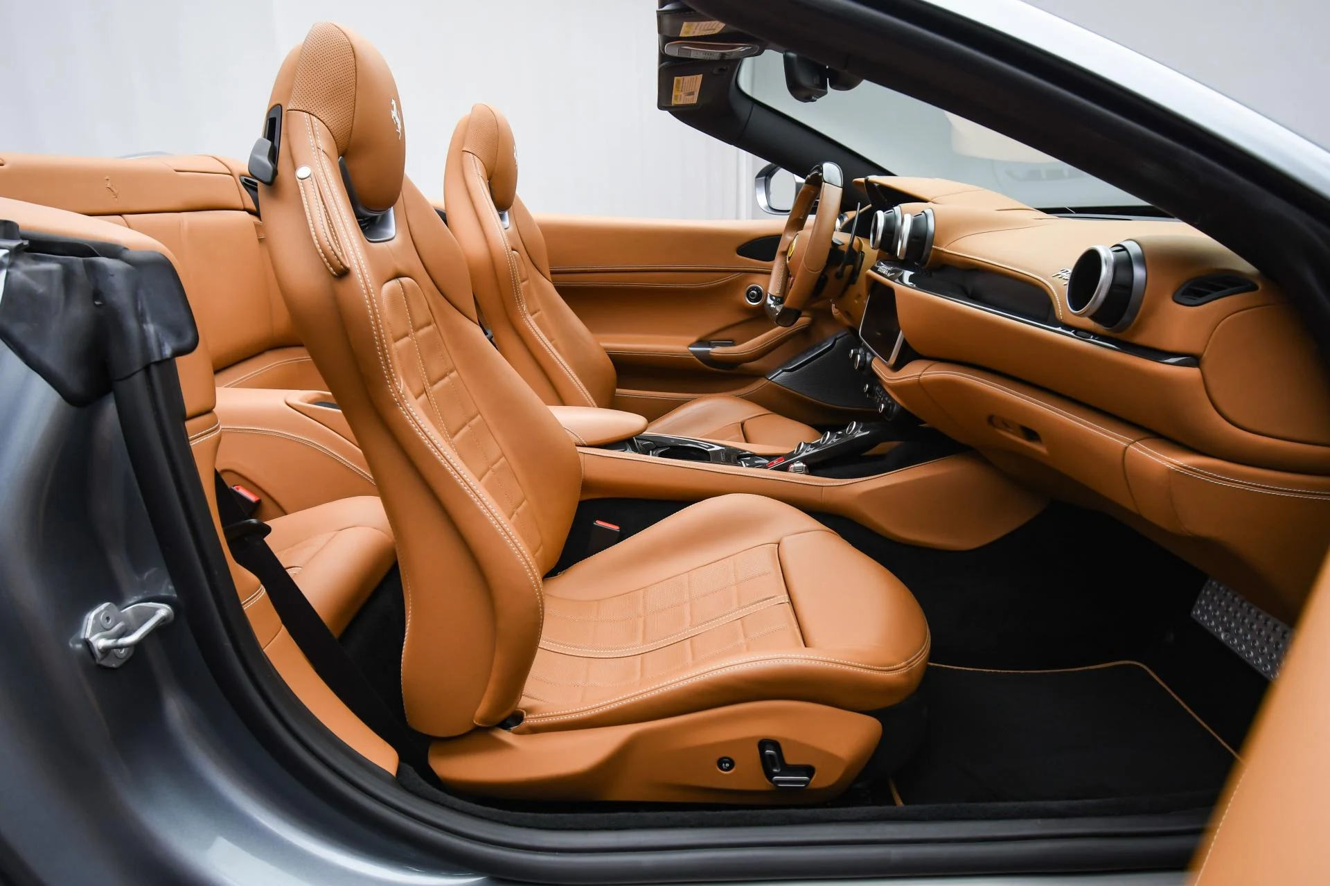 mph055_2582863597_Used_2021_Ferrari_Portofino_Convertible_1754553950_b25164bf55