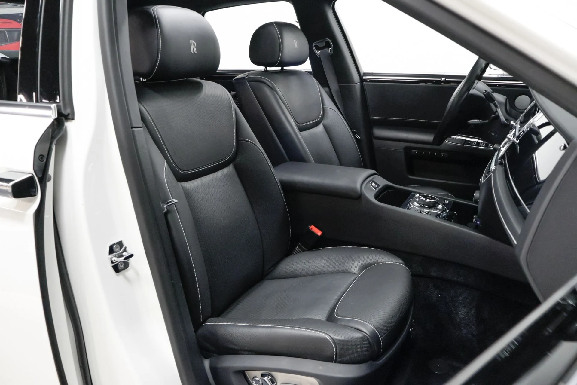 mph055_2587653769_Used_2016_Rolls_Royce_Ghost_Base_1761576592_2523d0d2dc