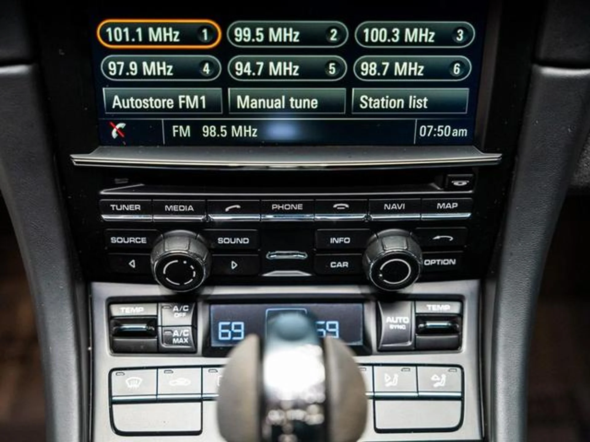 mph055_2599956145_C_HF_0_Syr_QN_1eeynk6i3_Qtr_Occg_70c25126d2