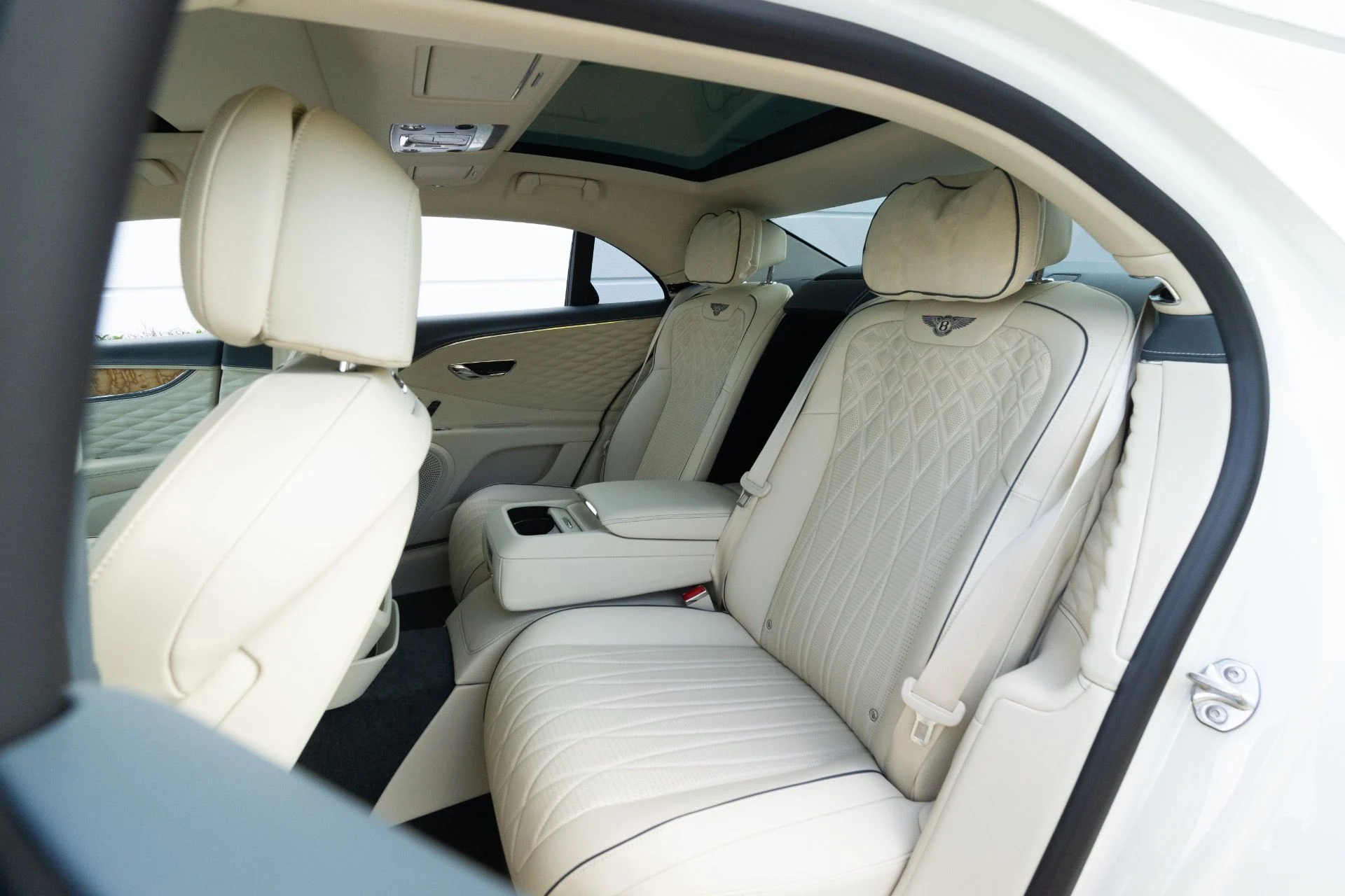 mph055_2608190987_Used_2021_Bentley_Flying_Spur_W12_1764865041_bdecdc5676