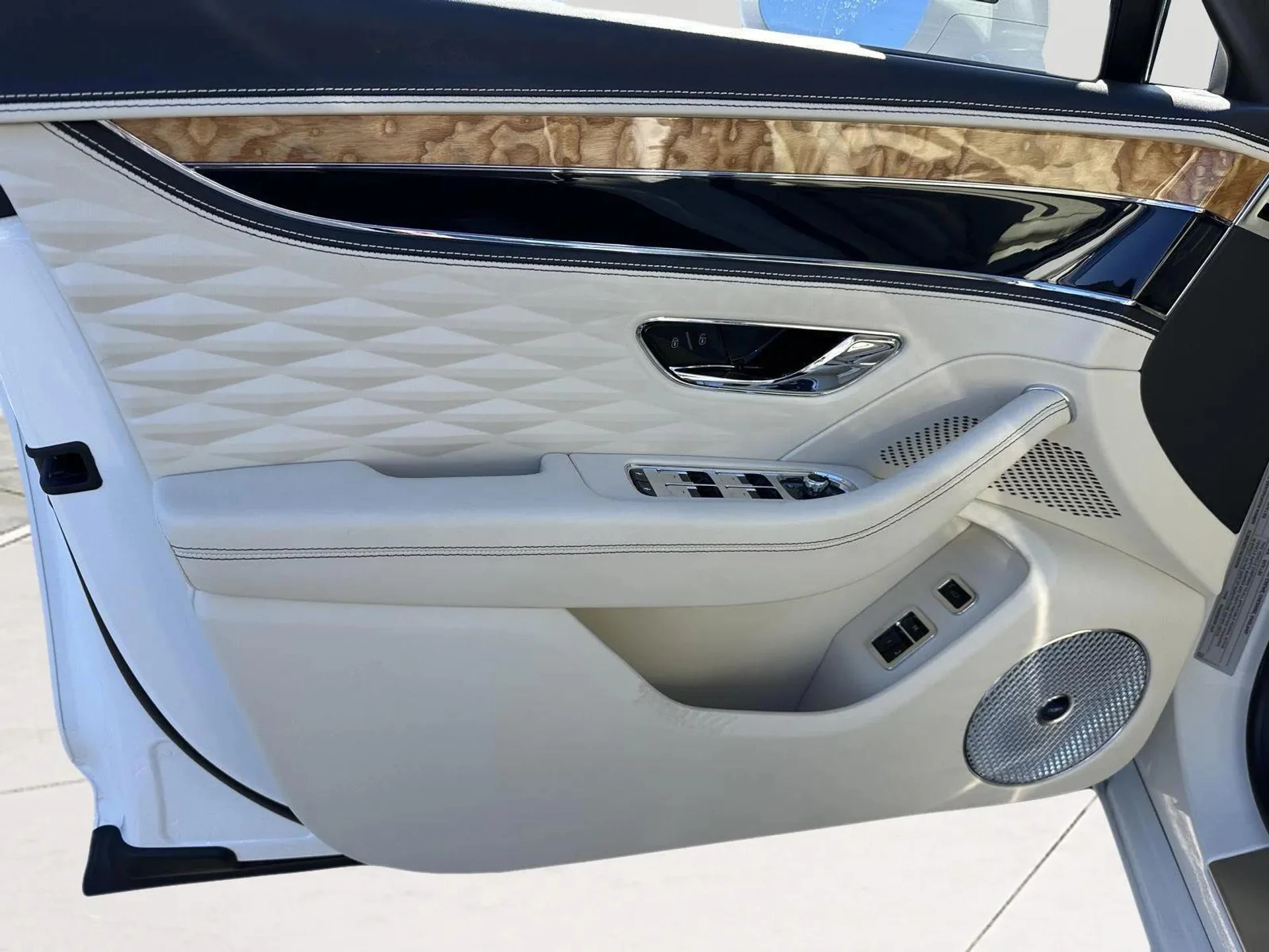 mph055_2619451454_384dc7b07e43d08a902f57dedeec8474_6faaac1c33