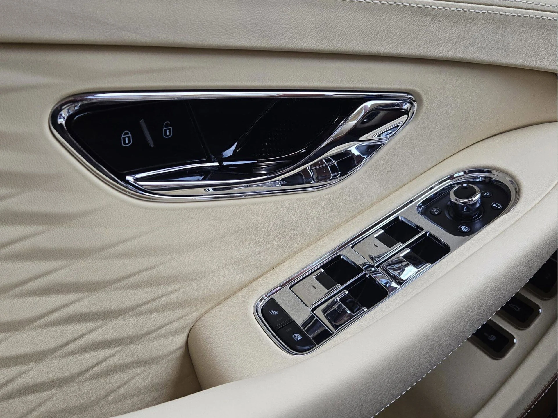 mph055_2671040674_2be26f88b98c636cf6742a4afee3c7d7x_473ba8e93d