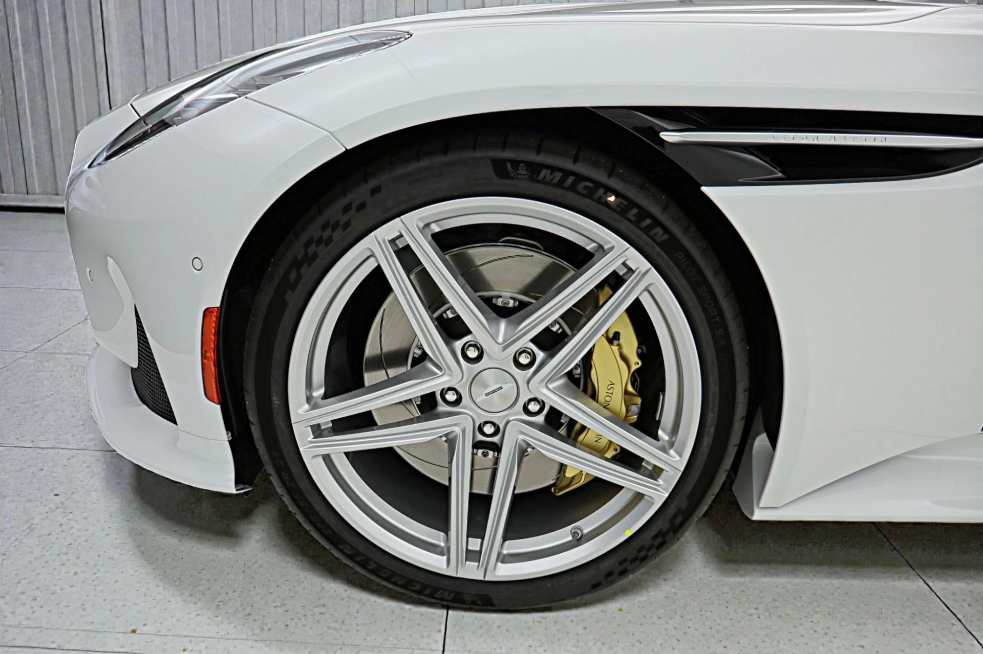 mph055_2685552500_New_2026_Aston_Martin_DB_12_Volante_9c46753e12