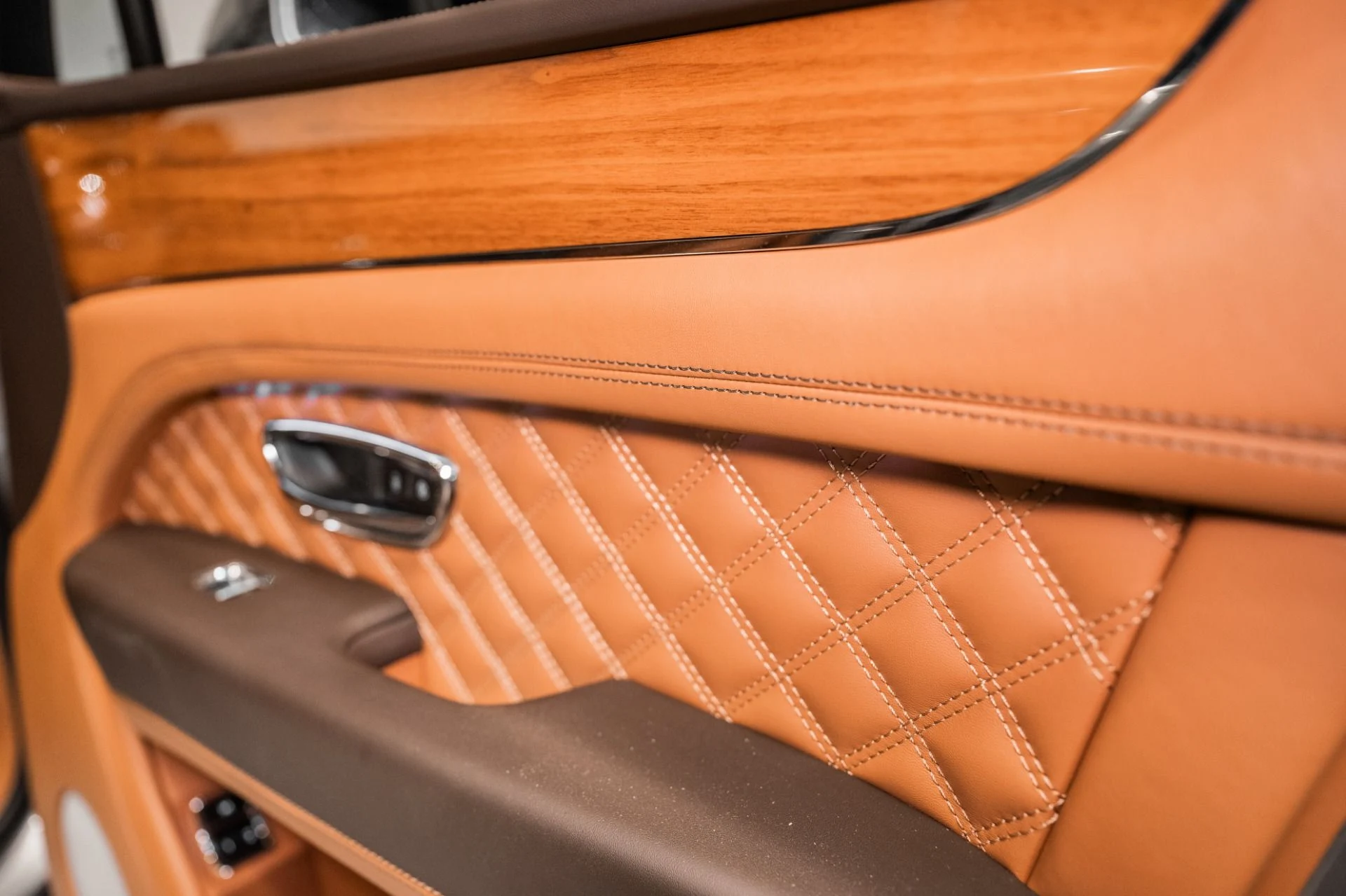 mph055_2714751754_Used_2022_Bentley_Bentayga_V8_1792247814_296d5427df
