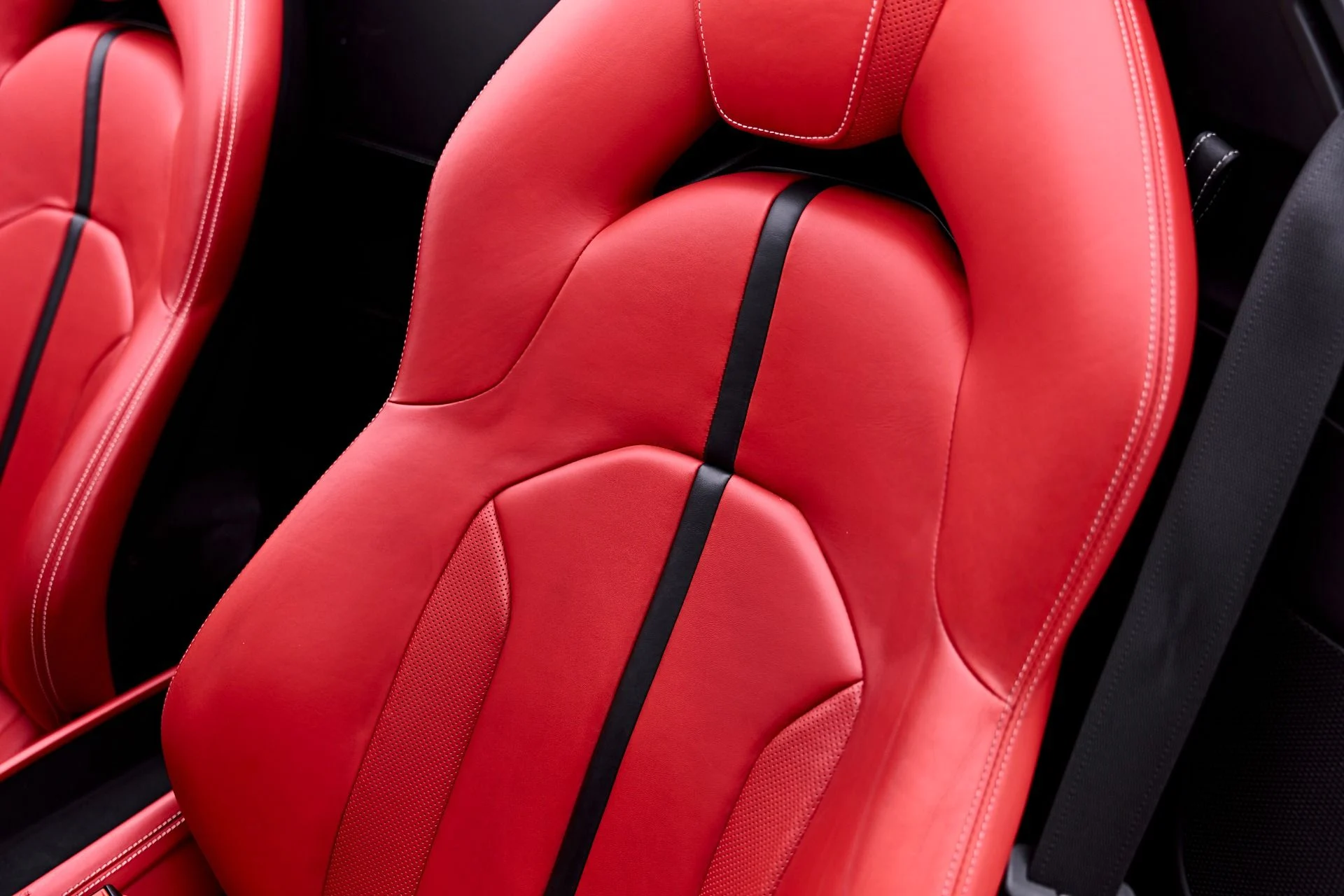mph055_2720658722_Used_2022_Ferrari_F8_Spider_Base_1784162318_7454acffab