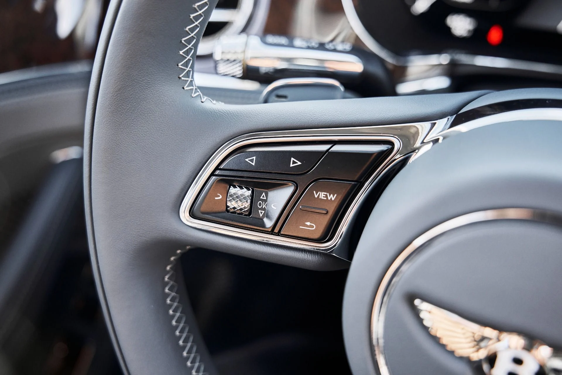 mph055_2729852357_Used_2026_Bentley_Flying_Spur_V8_1775613338_beacbff064