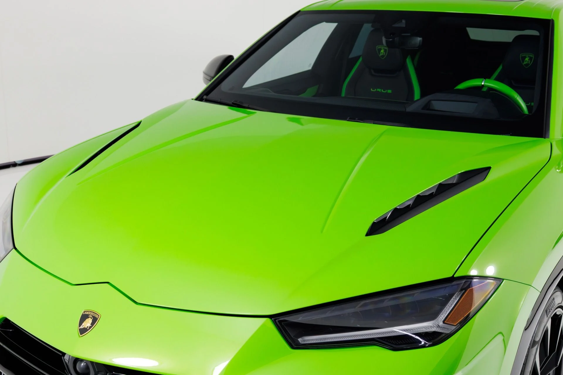 mph055_2749685252_Used_2023_Lamborghini_Urus_S_1769555052_eda8056dcf