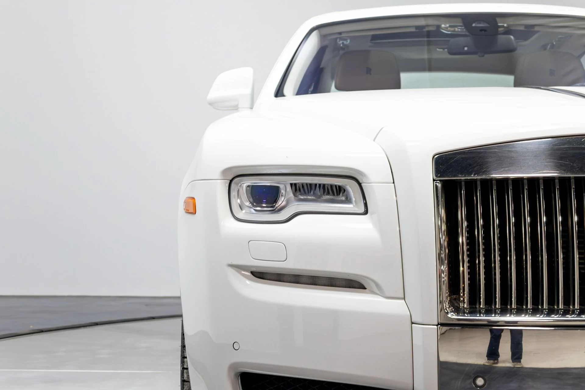 mph055_2761113857_Used_2017_Rolls_Royce_Ghost_1774888920_2ed1846710