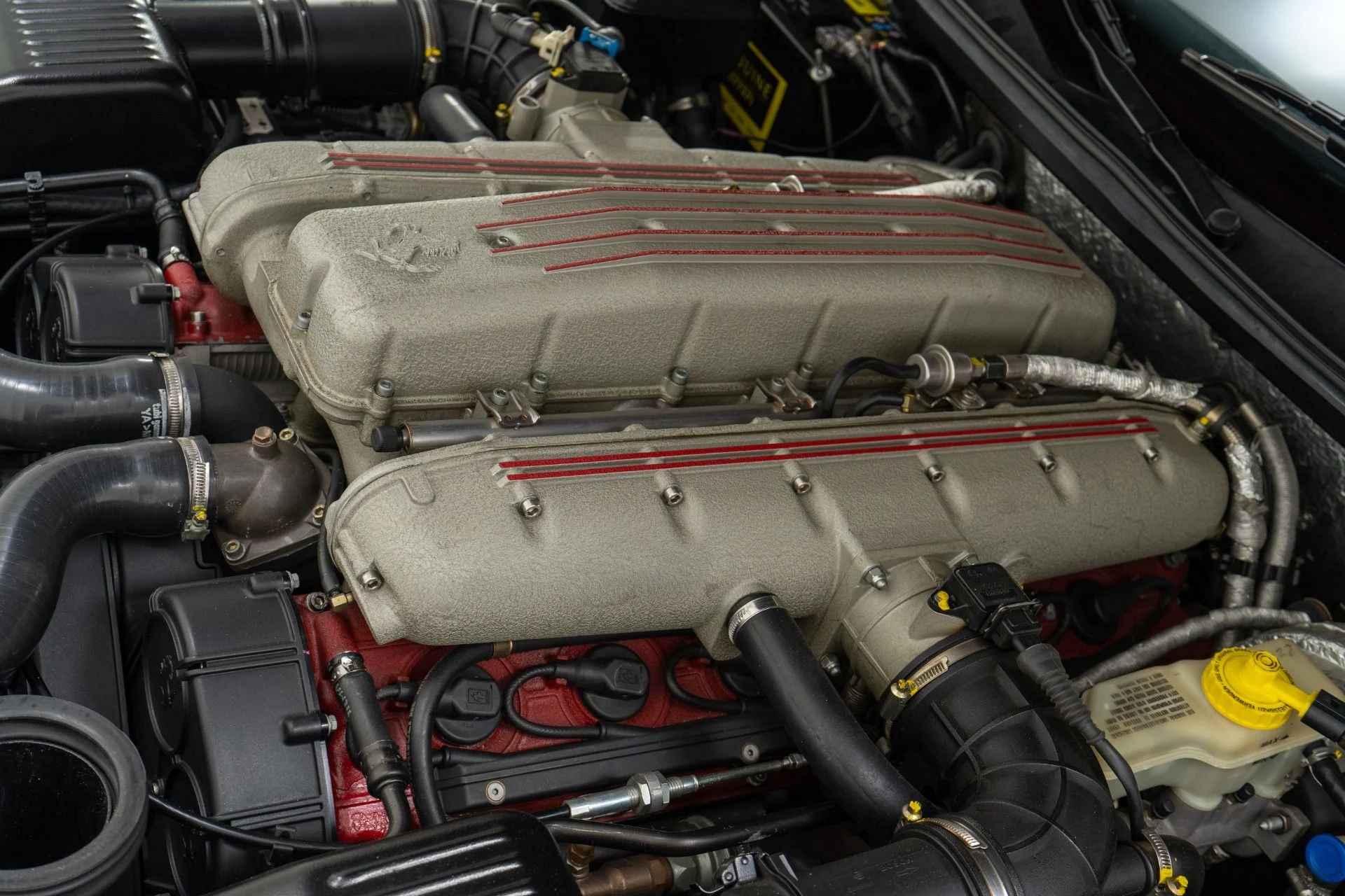 mph055_2768805670_Used_2000_Ferrari_550_Maranello_1760995634_0df96d029e