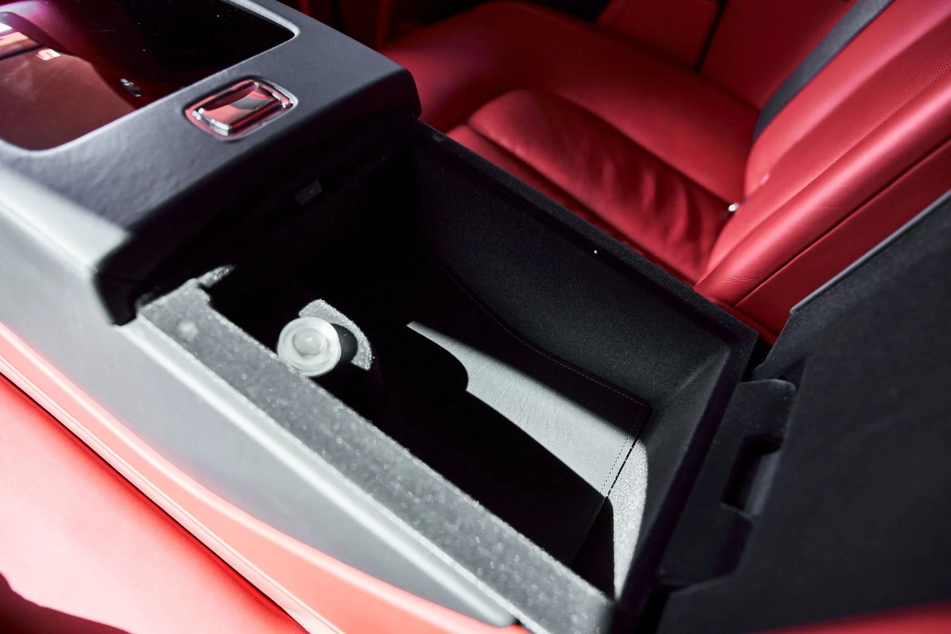 mph055_2776803802_Used_2022_Rolls_Royce_Ghost_Base_1772766070_9b9c918474