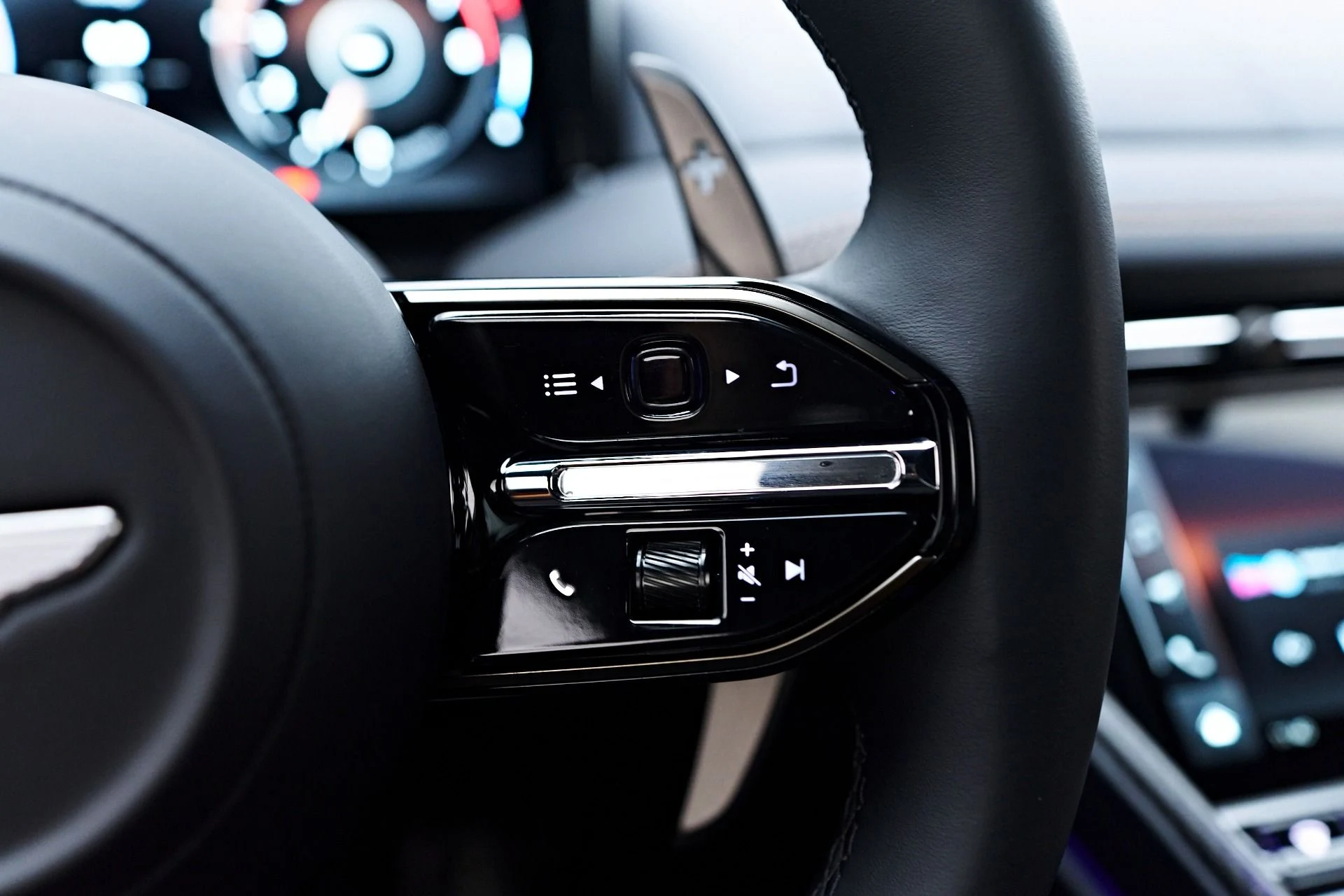mph055_283019146_Used_2024_Aston_Martin_DB_12_1752612779_f8315806a3