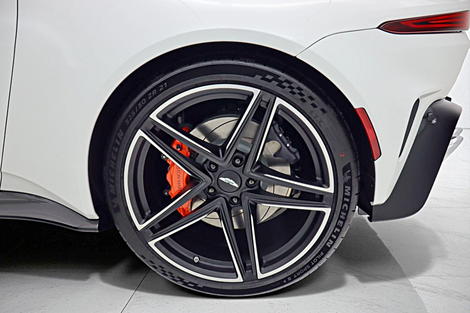 mph055_2838415063_New_2026_Aston_Martin_Vantage_Roadster_a95fd92d68